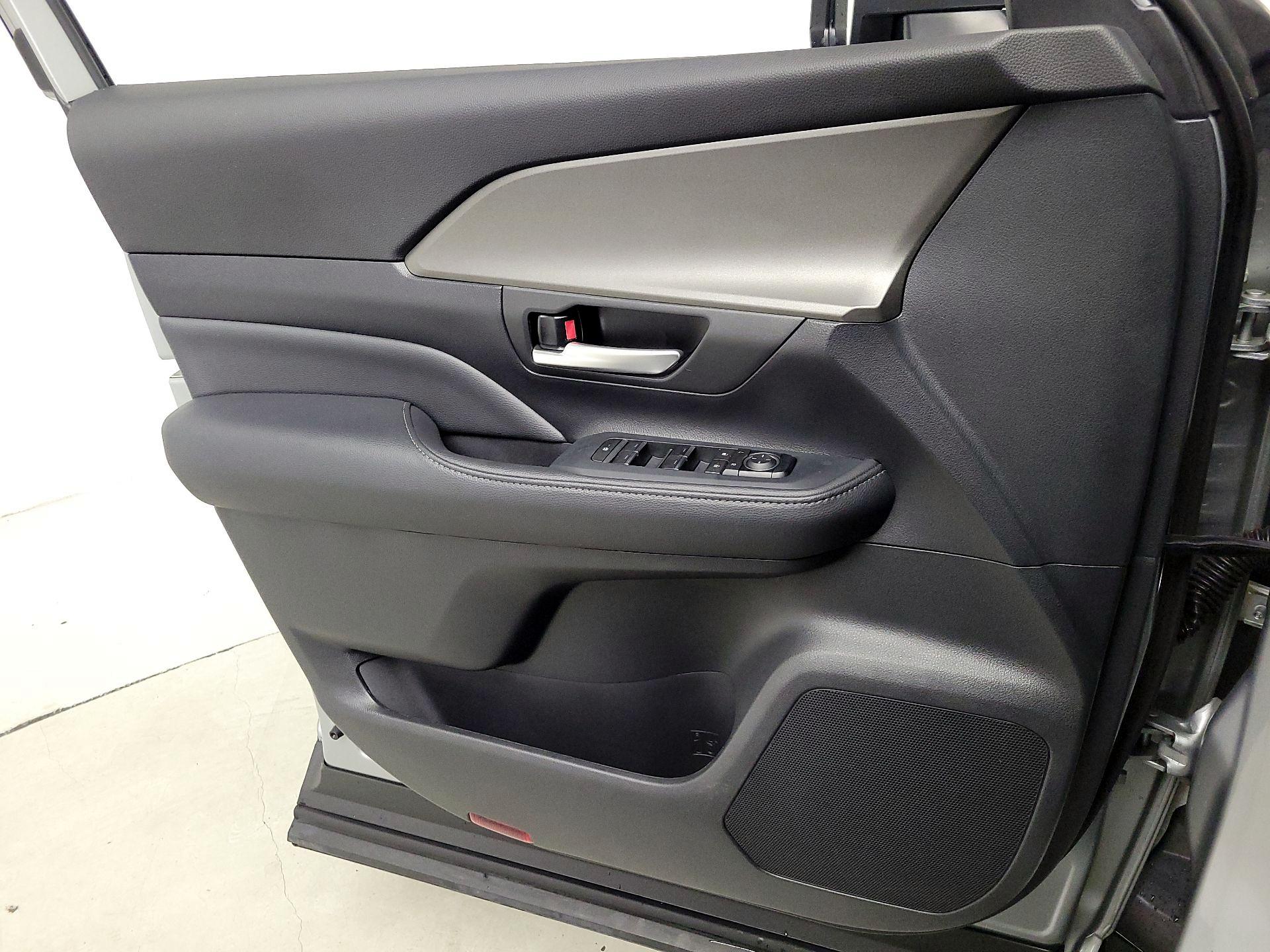 Thumbnail: 2025 Toyota Grand Highlander - 12