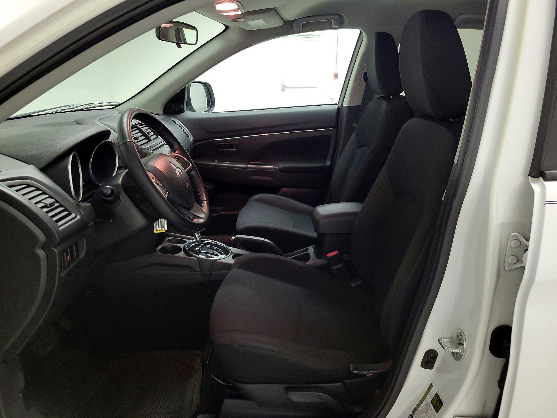 Thumbnail: 2015 Mitsubishi Outlander Sport - 11