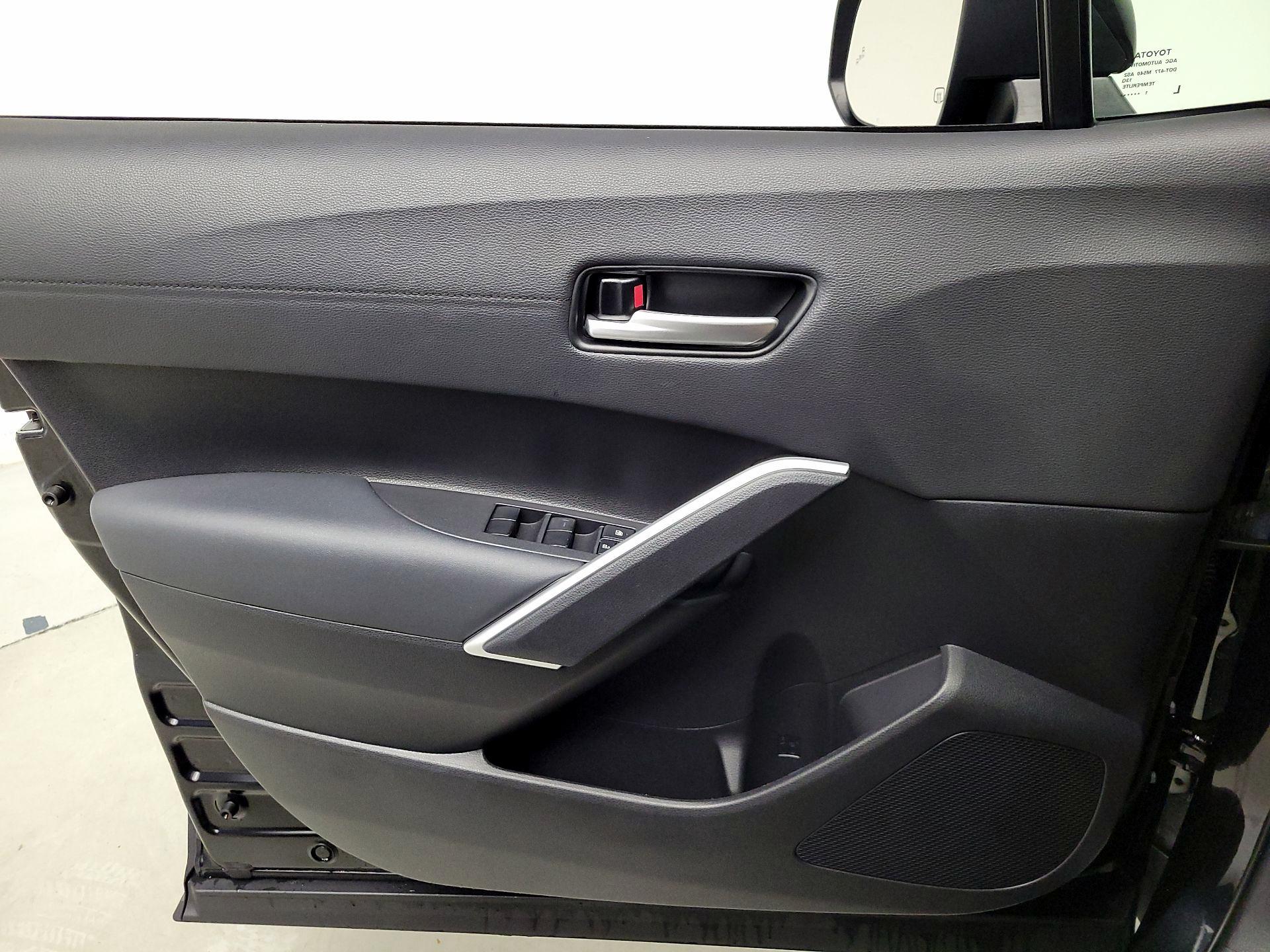 Thumbnail: 2022 Toyota Corolla Cross - 12