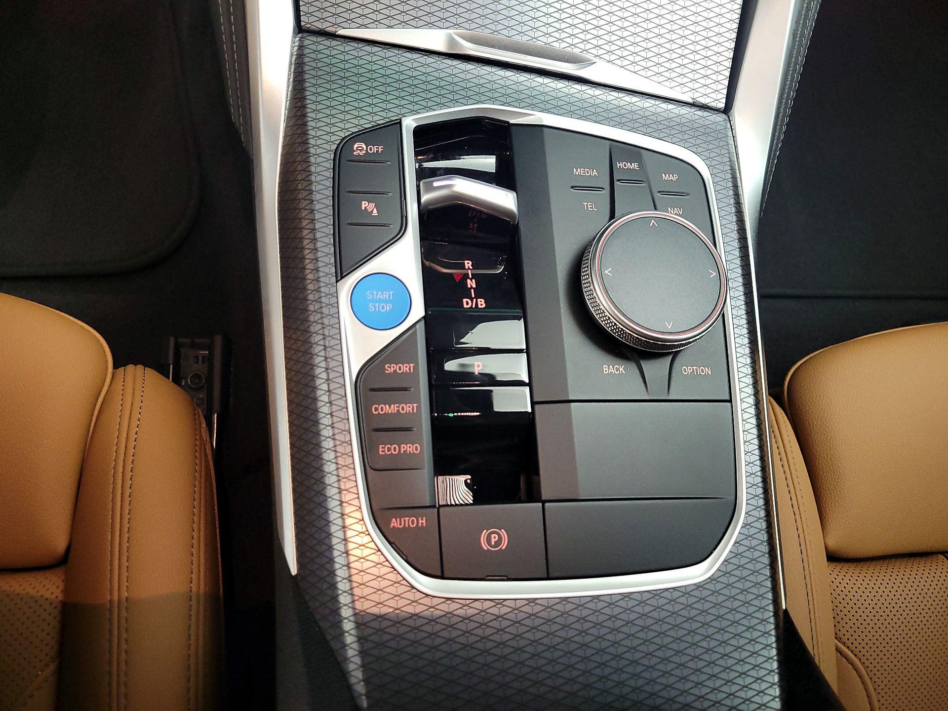 Thumbnail: 2025 BMW i4 - 18