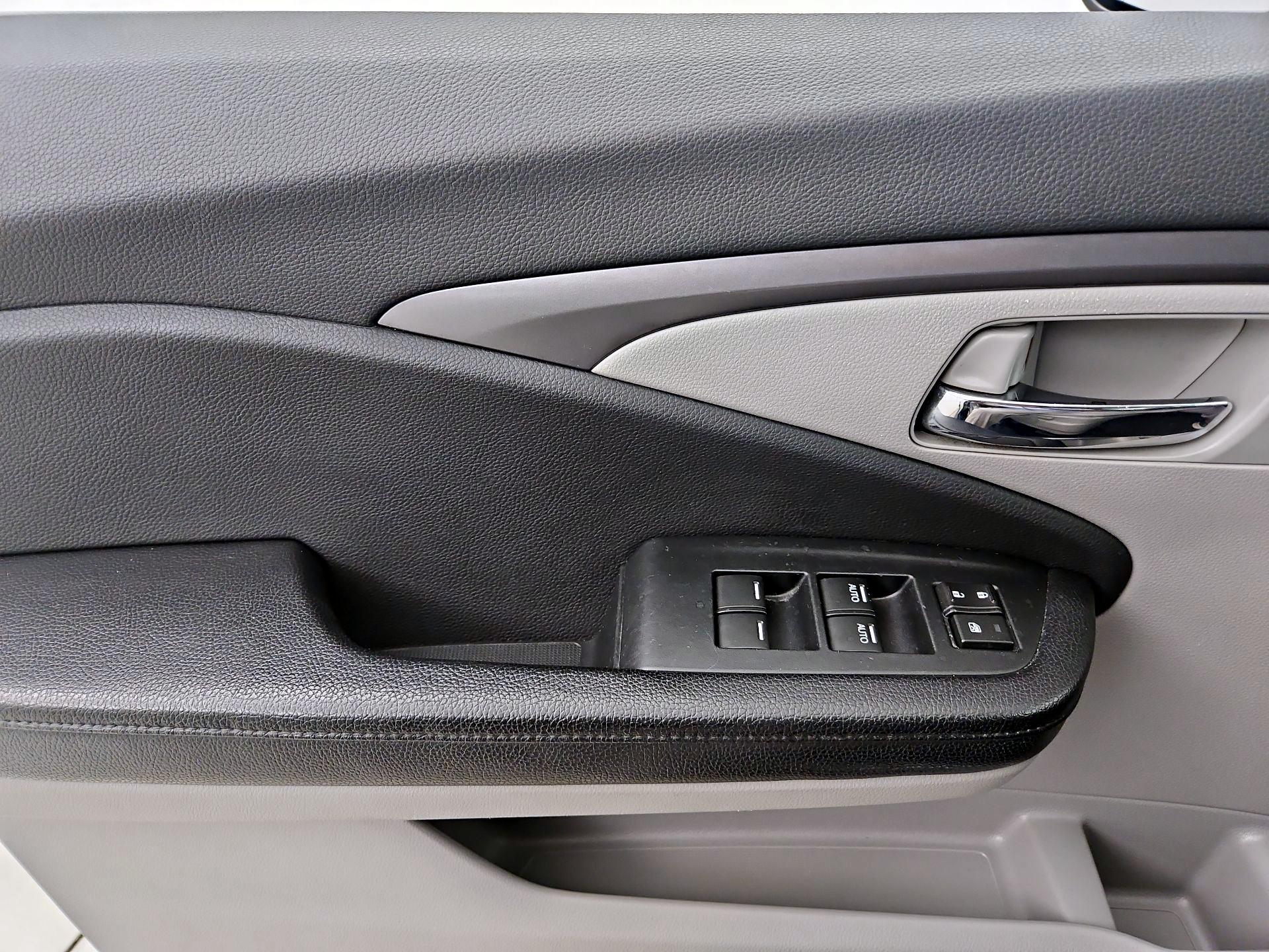 Thumbnail: 2016 Honda Pilot - 10