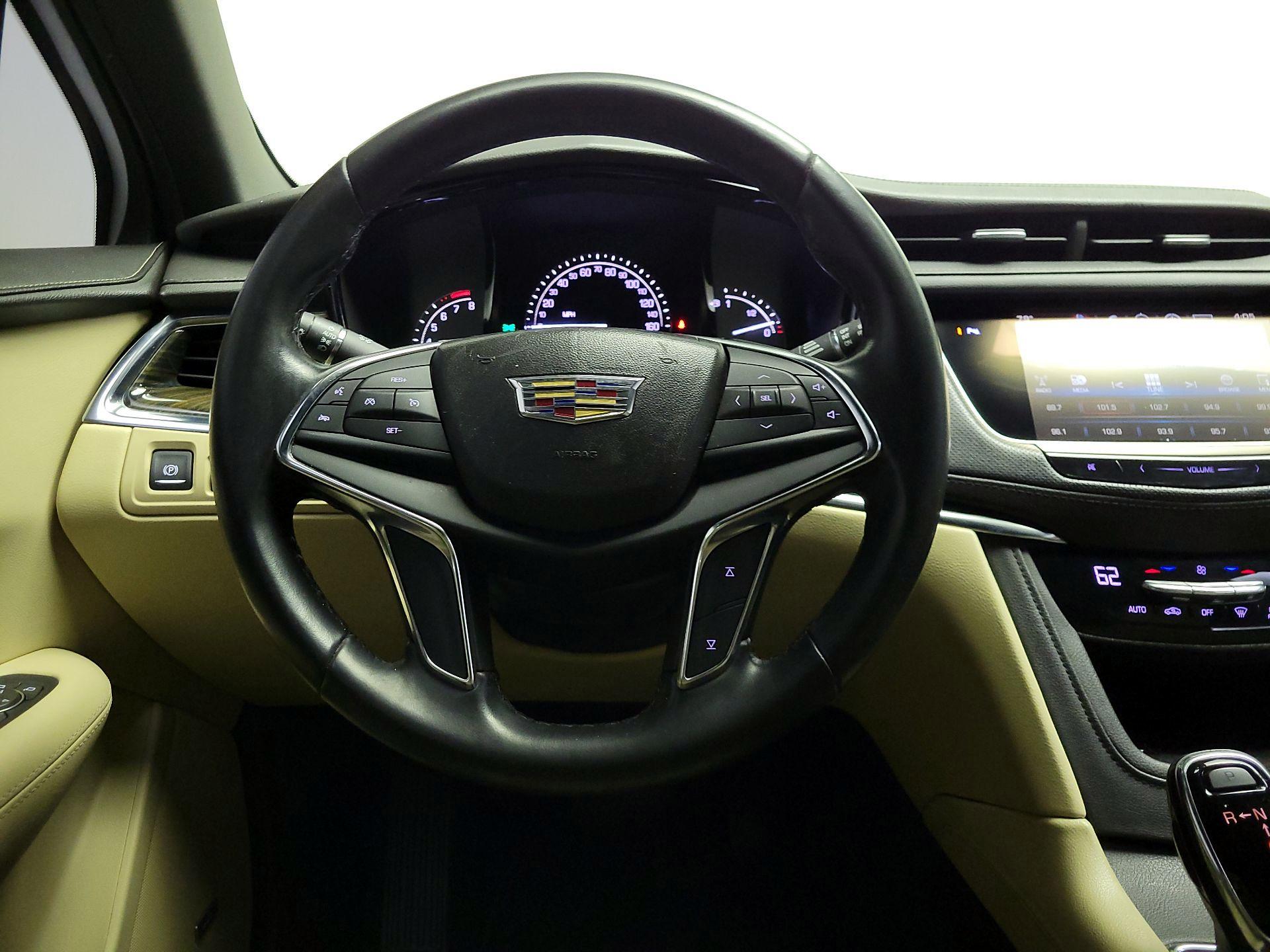 Thumbnail: 2019 Cadillac XT5 - 10