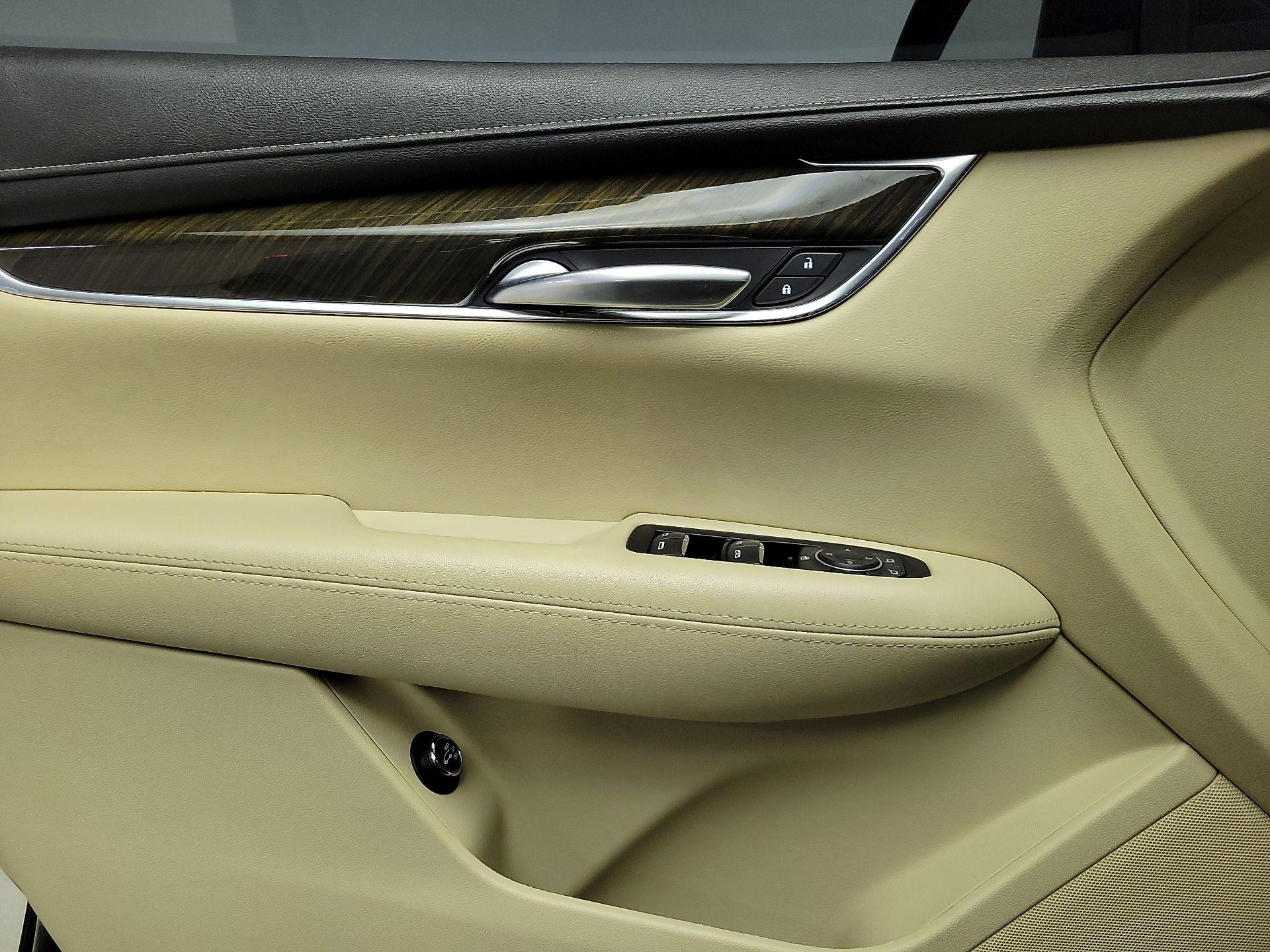 Thumbnail: 2019 Cadillac XT5 - 12