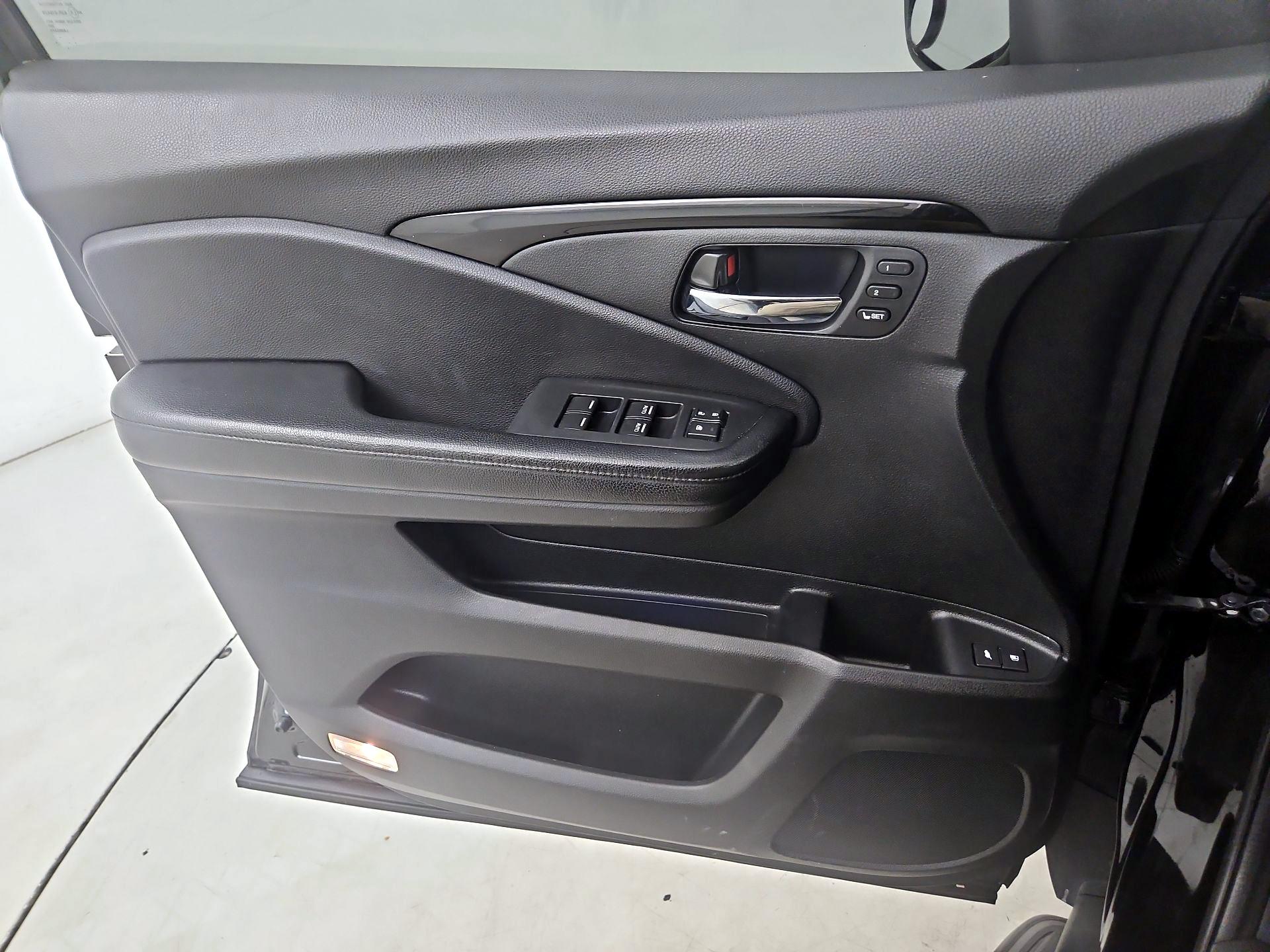 Thumbnail: 2016 Honda Pilot - 10