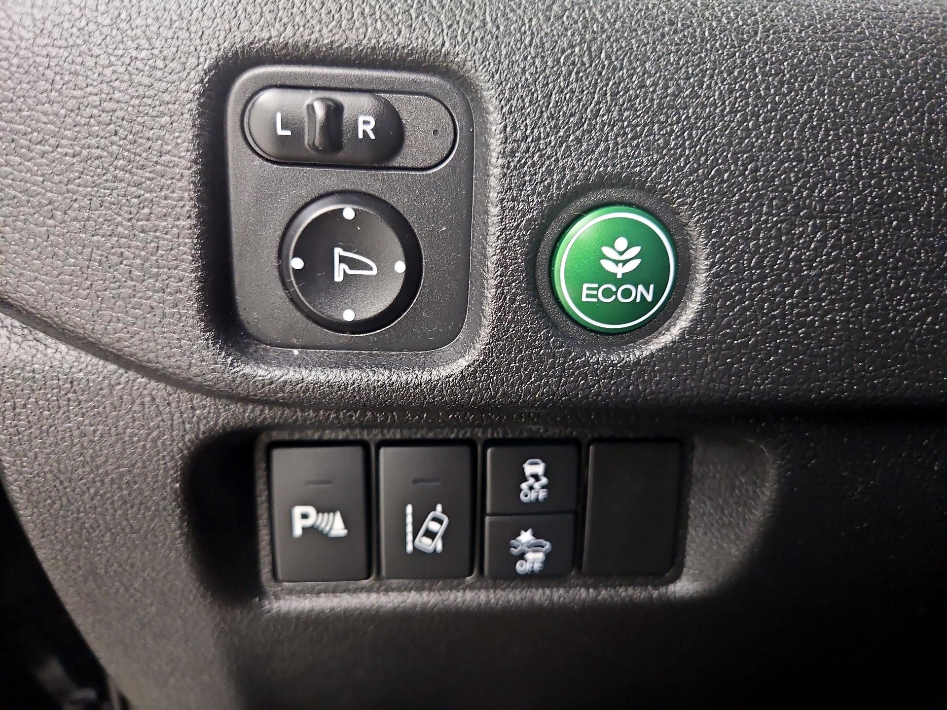 Thumbnail: 2016 Honda Pilot - 11