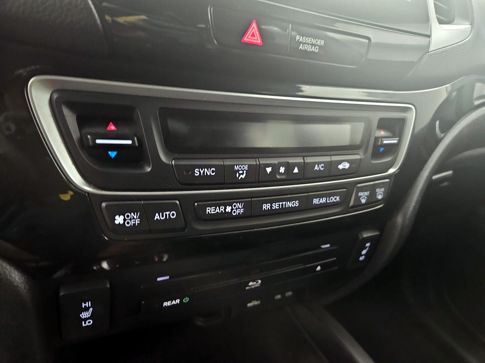 Thumbnail: 2016 Honda Pilot - 15