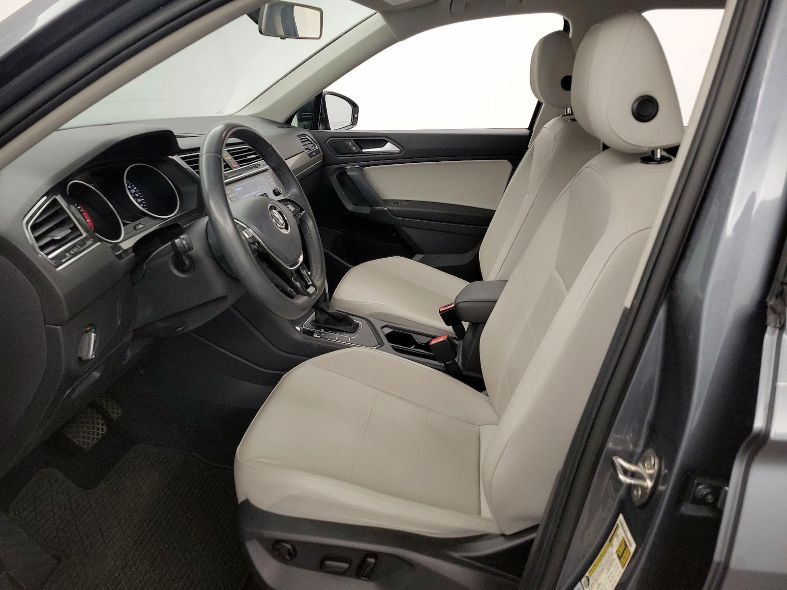 2020 Volkswagen Tiguan SE - Photo 12