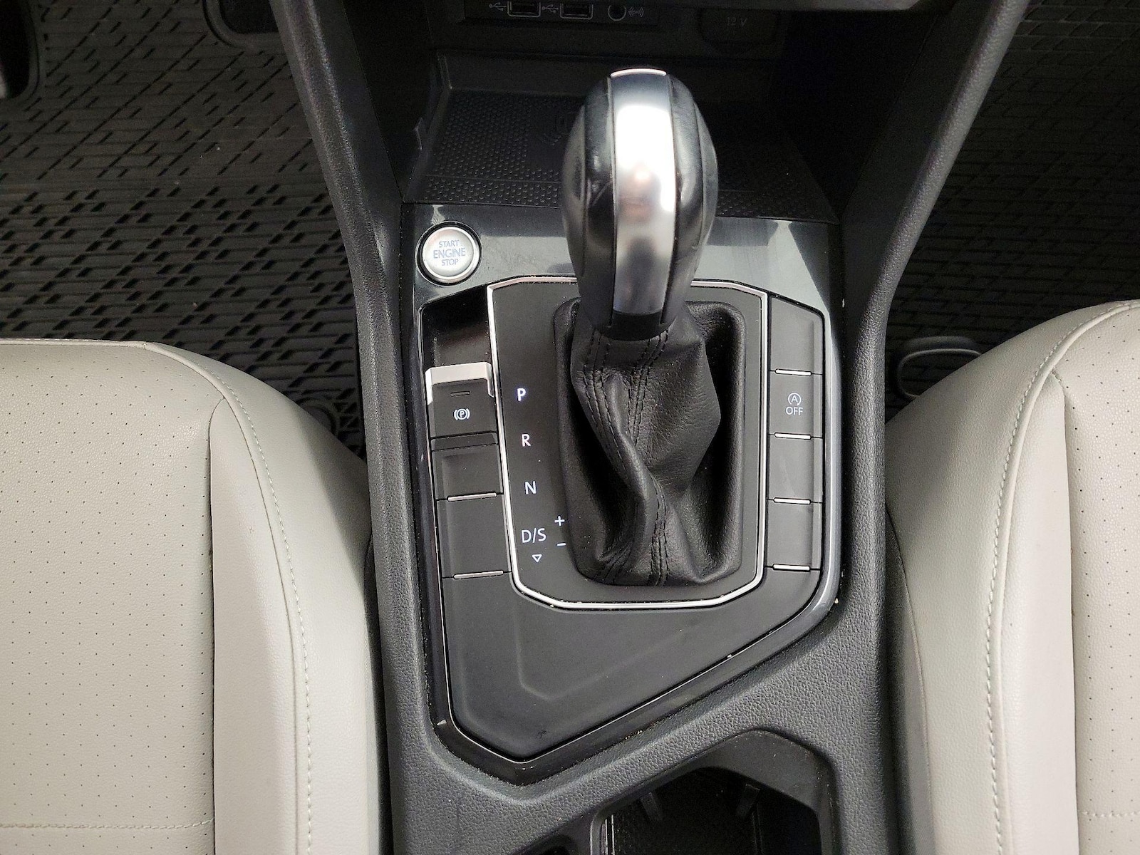 2020 Volkswagen Tiguan SE - Photo 18