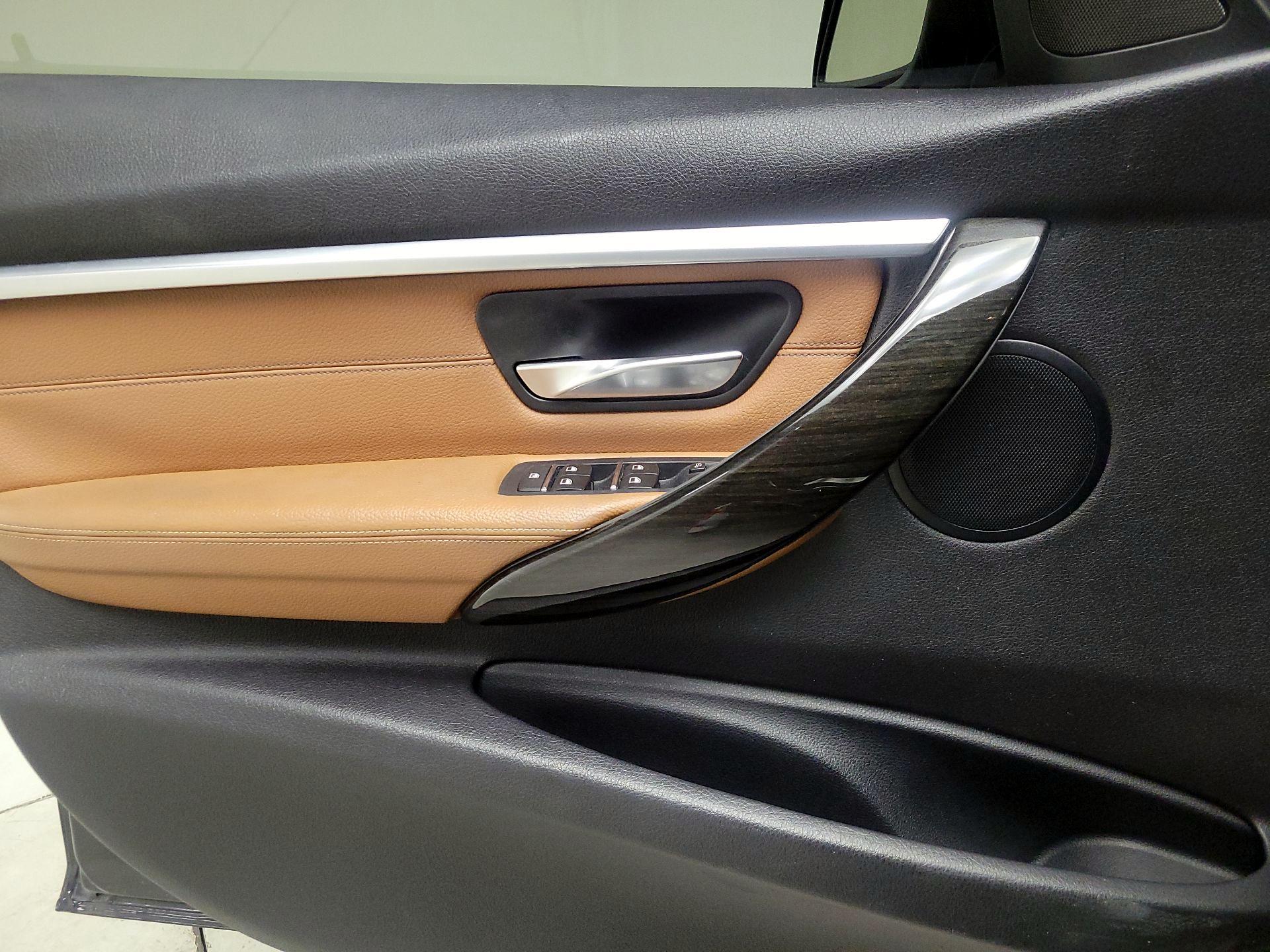 Thumbnail: 2016 BMW 3 Series - 12