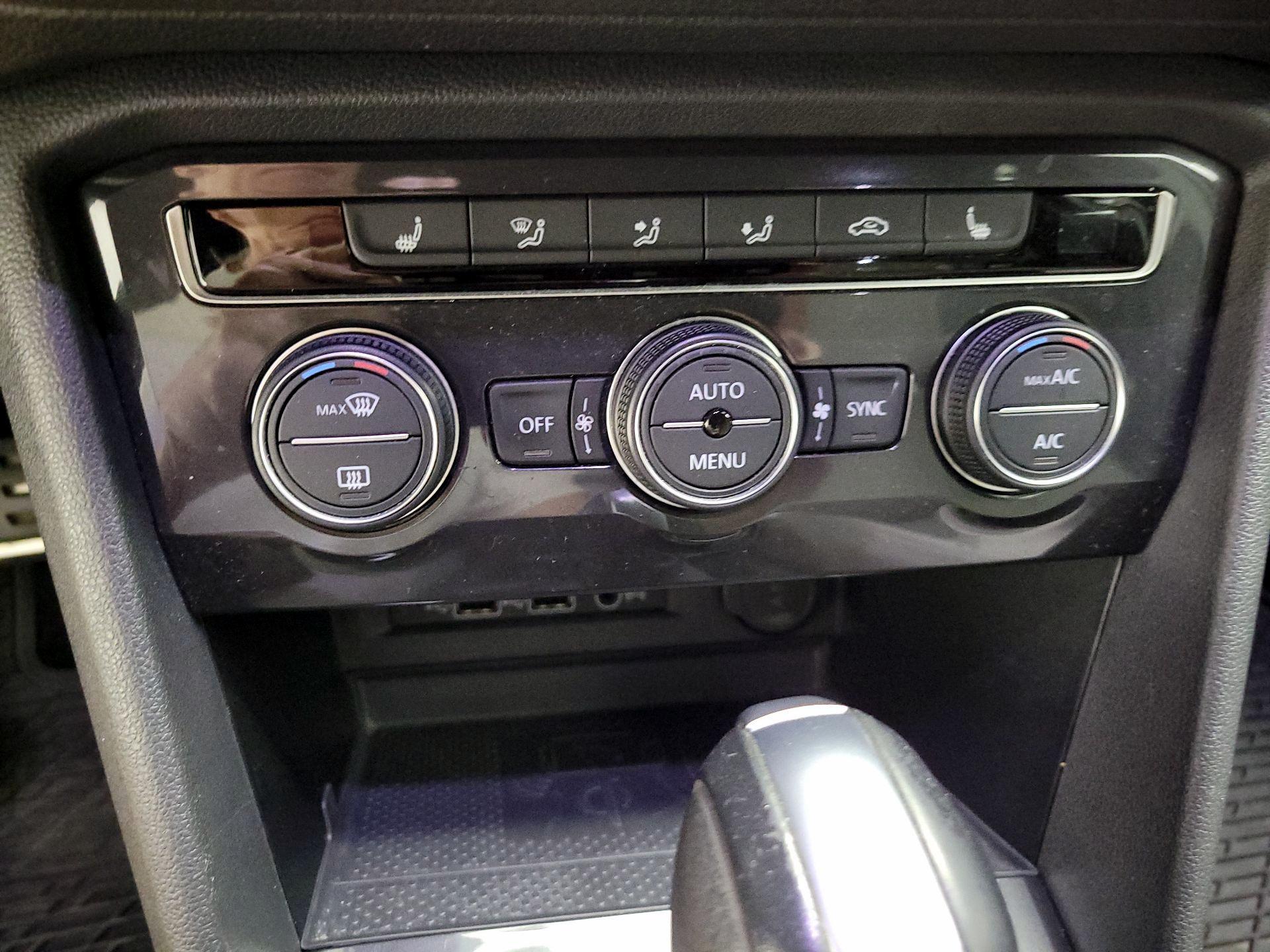 Thumbnail: 2020 Volkswagen Tiguan - 17