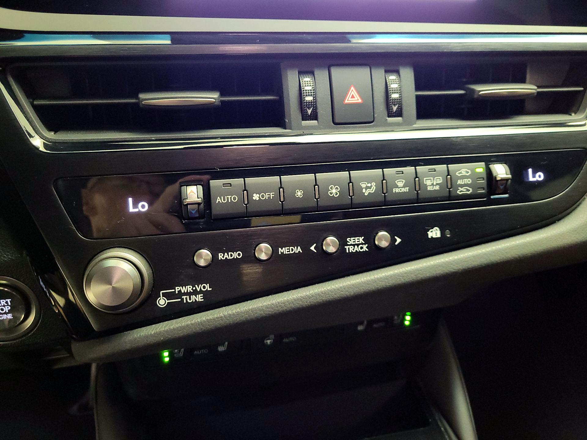 Thumbnail: 2024 Lexus ES - 17