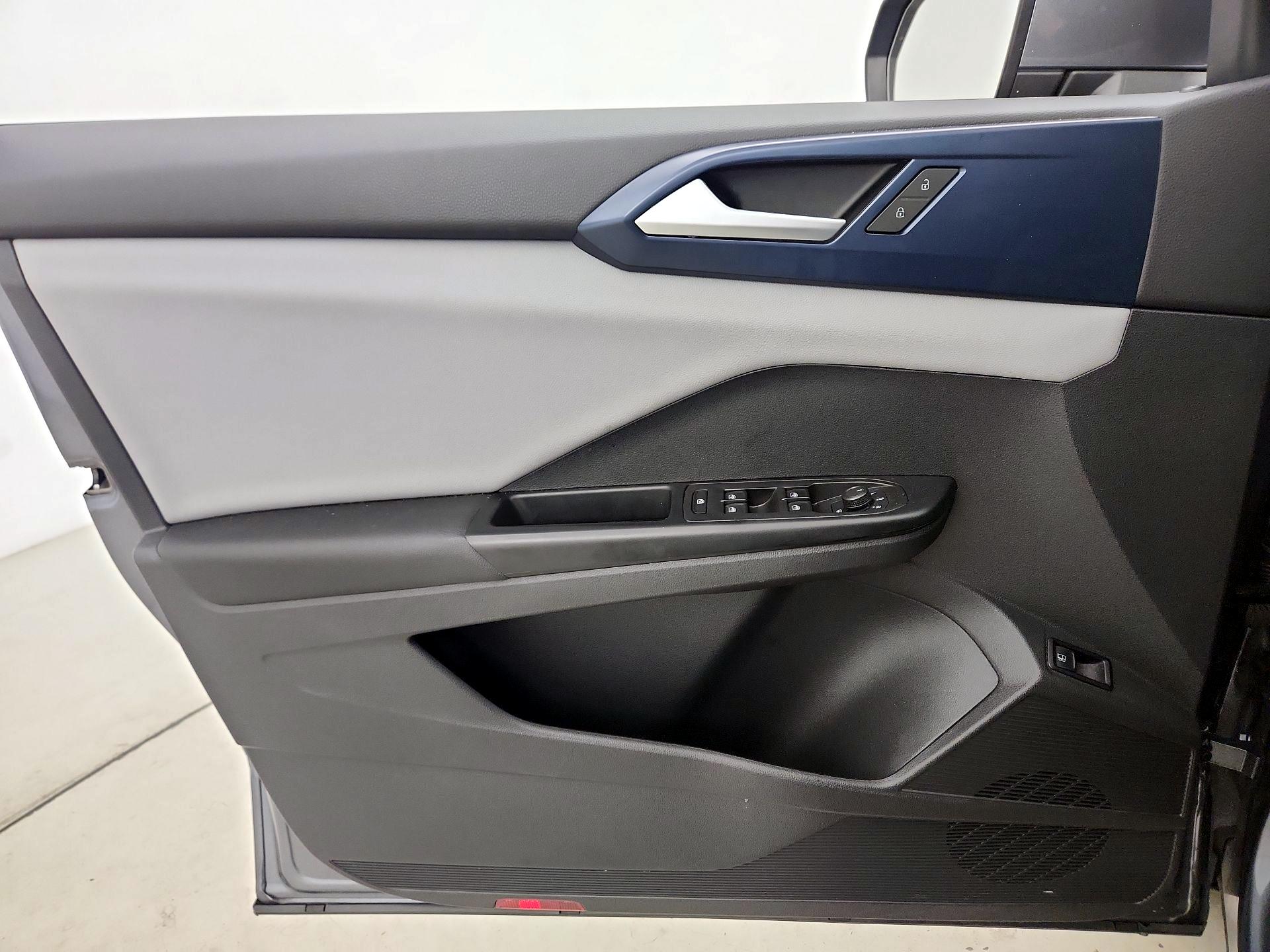 Thumbnail: 2022 Volkswagen Taos - 12