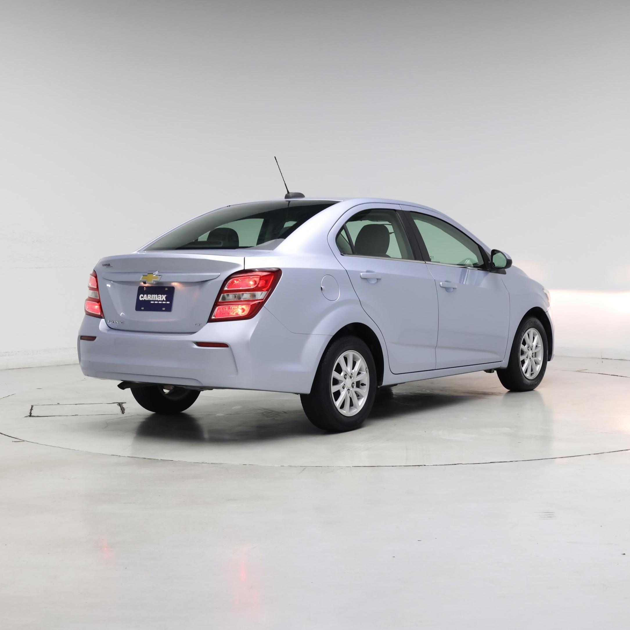 Thumbnail: 2017 Chevrolet Sonic - 8