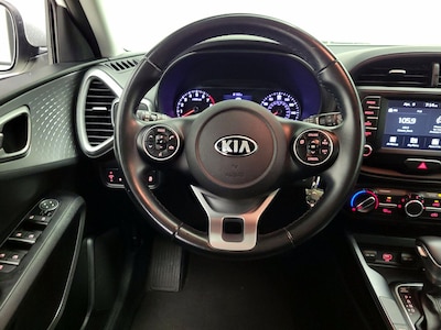Steering Wheel & Instrument Cluster (On)
