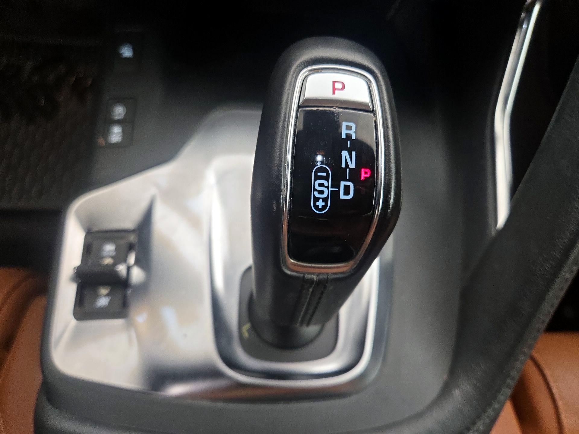 Thumbnail: 2019 Jaguar E-Pace - 18