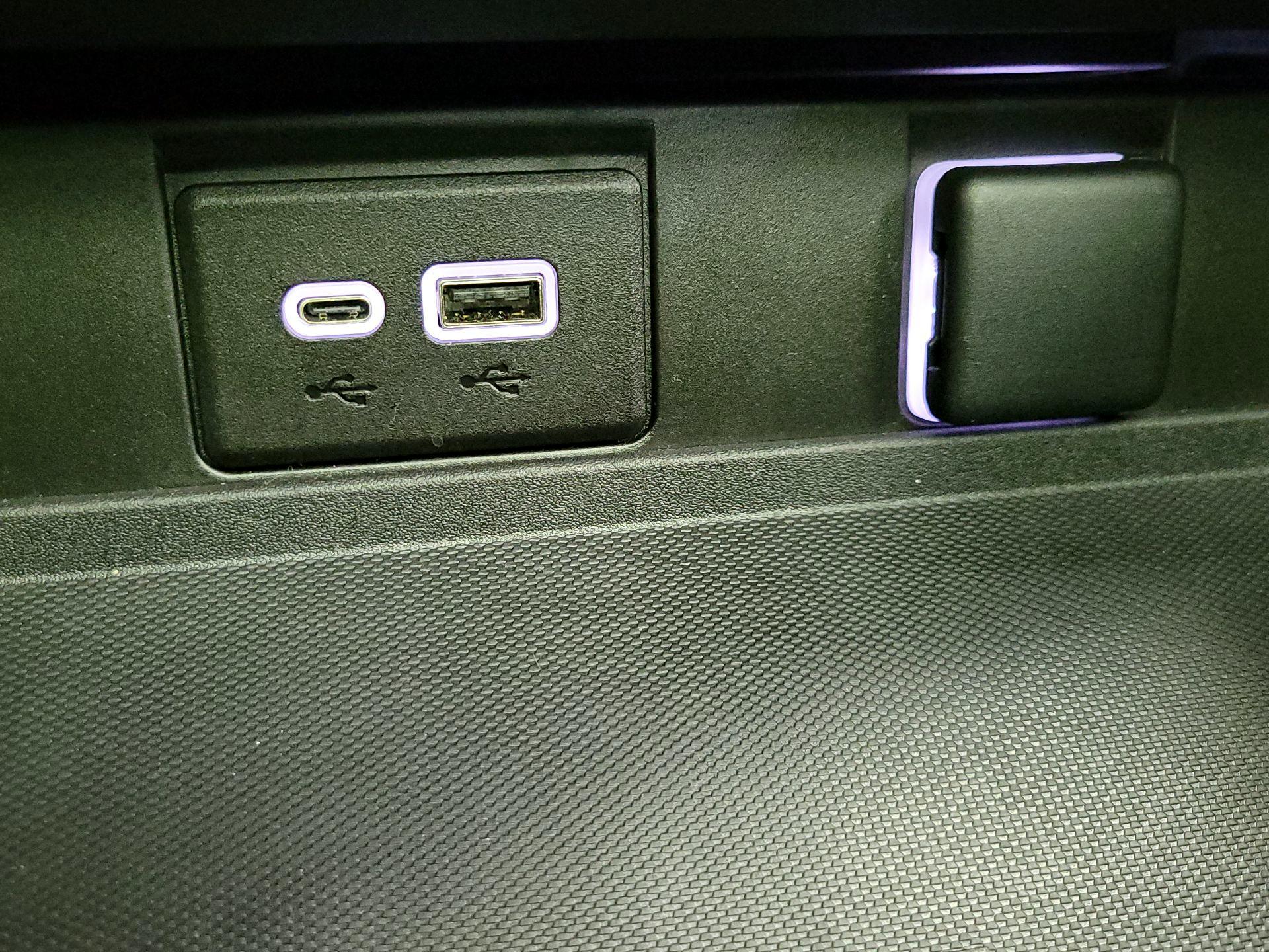 Thumbnail: 2023 Chevrolet Suburban - 18