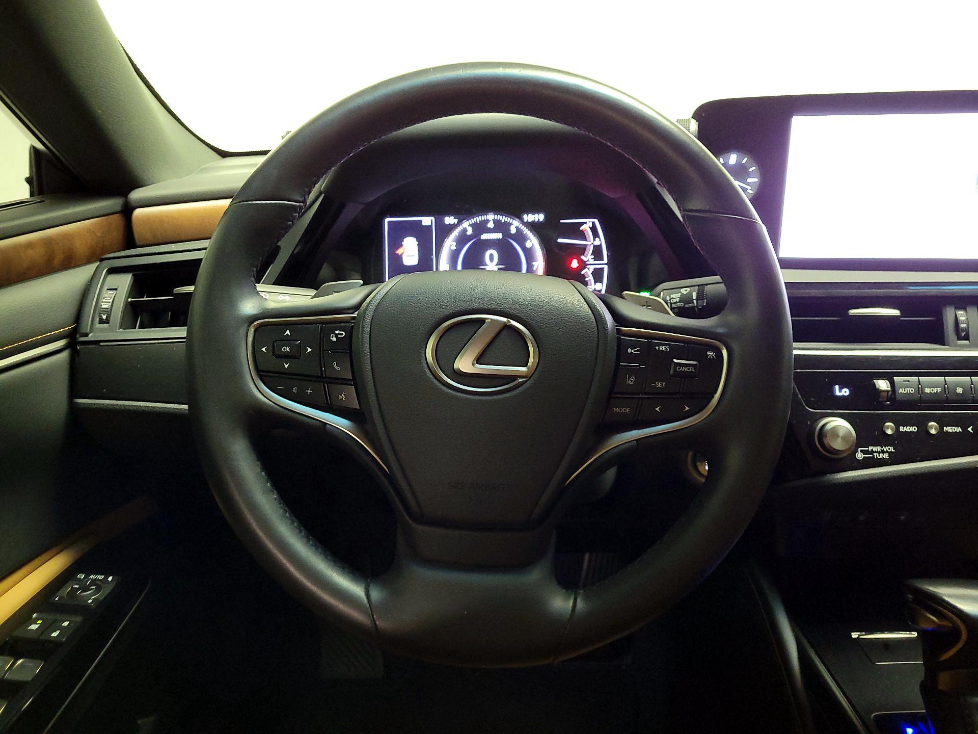 Thumbnail: 2023 Lexus ES - 10