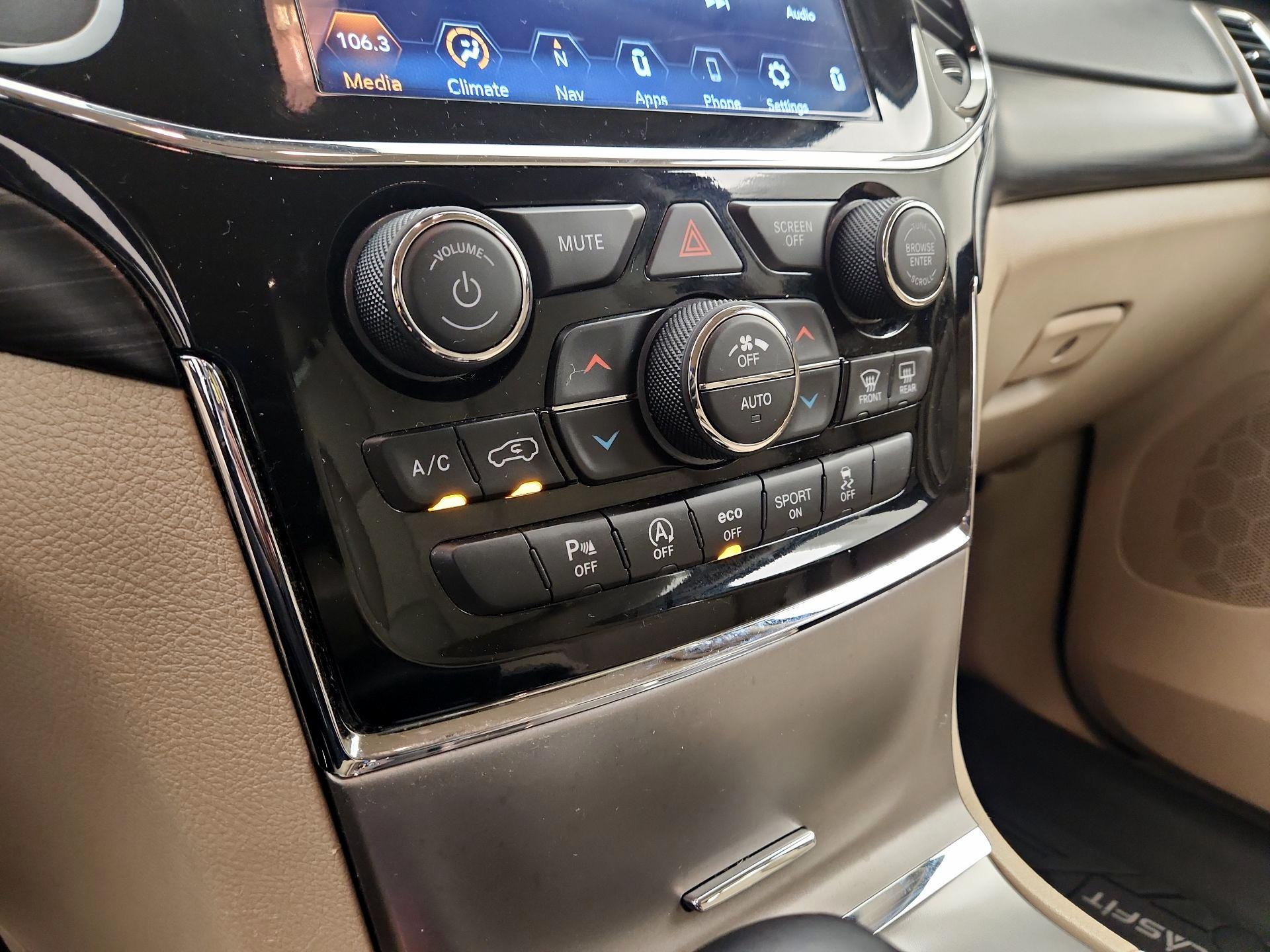 Thumbnail: 2022 Jeep Grand Cherokee - 17