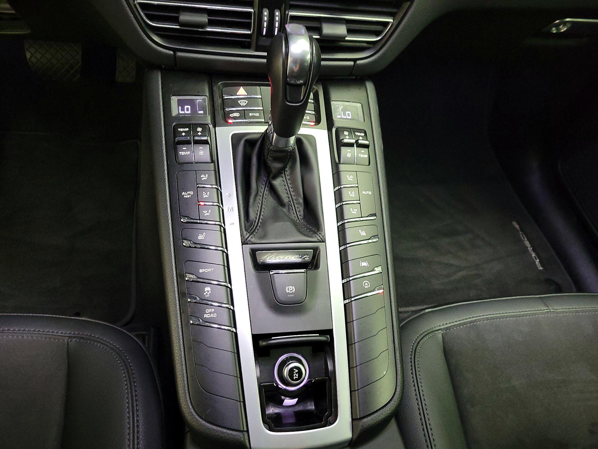 Thumbnail: 2020 Porsche Macan - 18