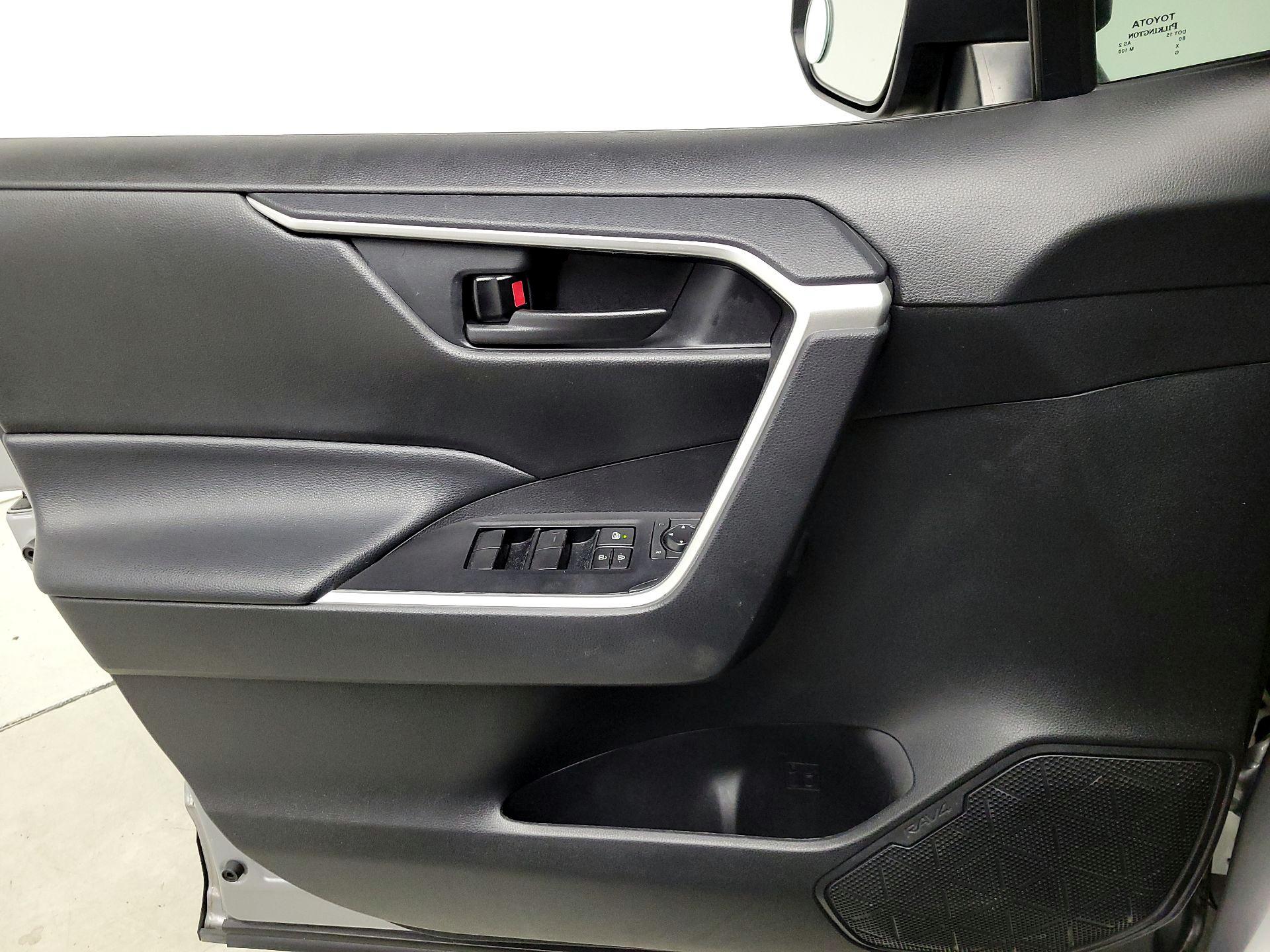 Thumbnail: 2020 Toyota RAV4 - 12