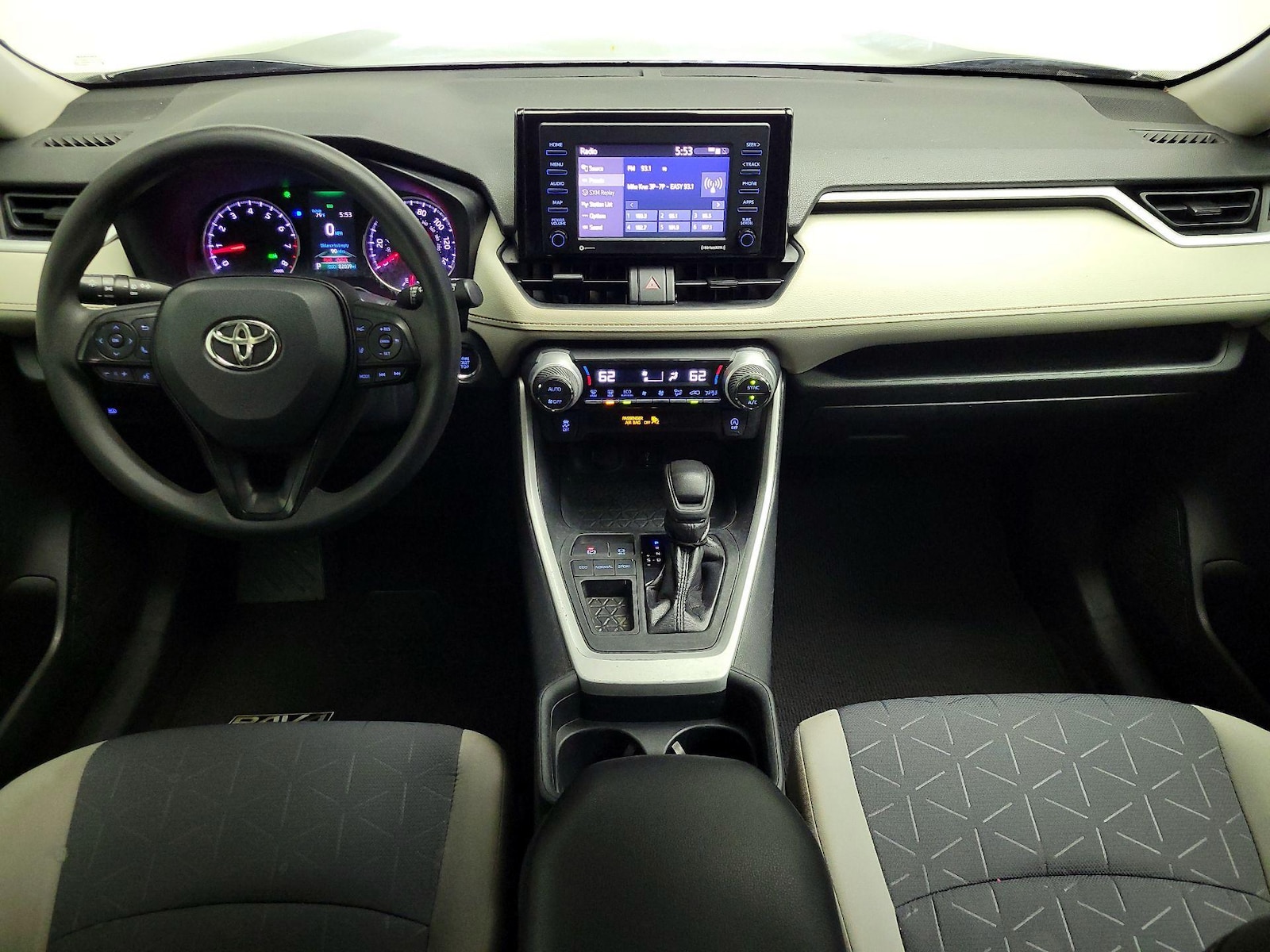 2020 Toyota RAV4 XLE - Photo 10