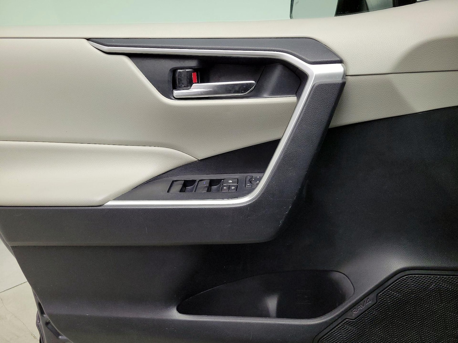 2020 Toyota RAV4 XLE - Photo 13