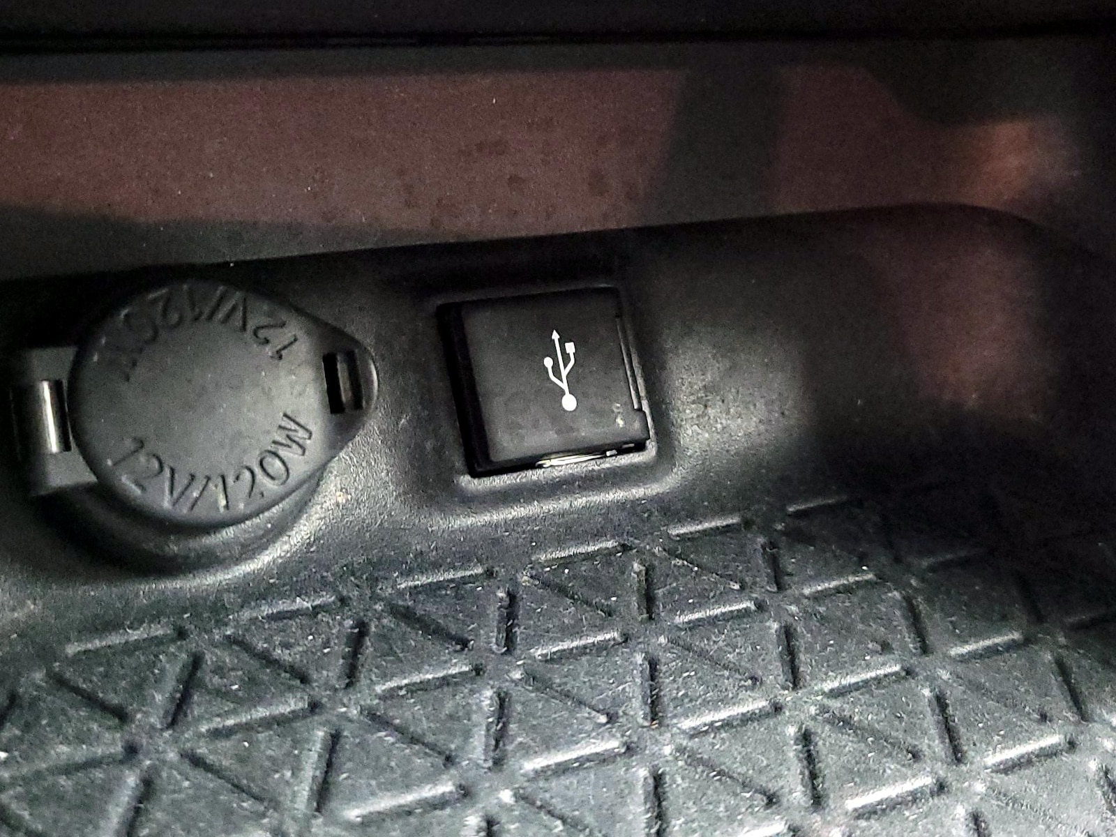 2020 Toyota RAV4 XLE - Photo 19