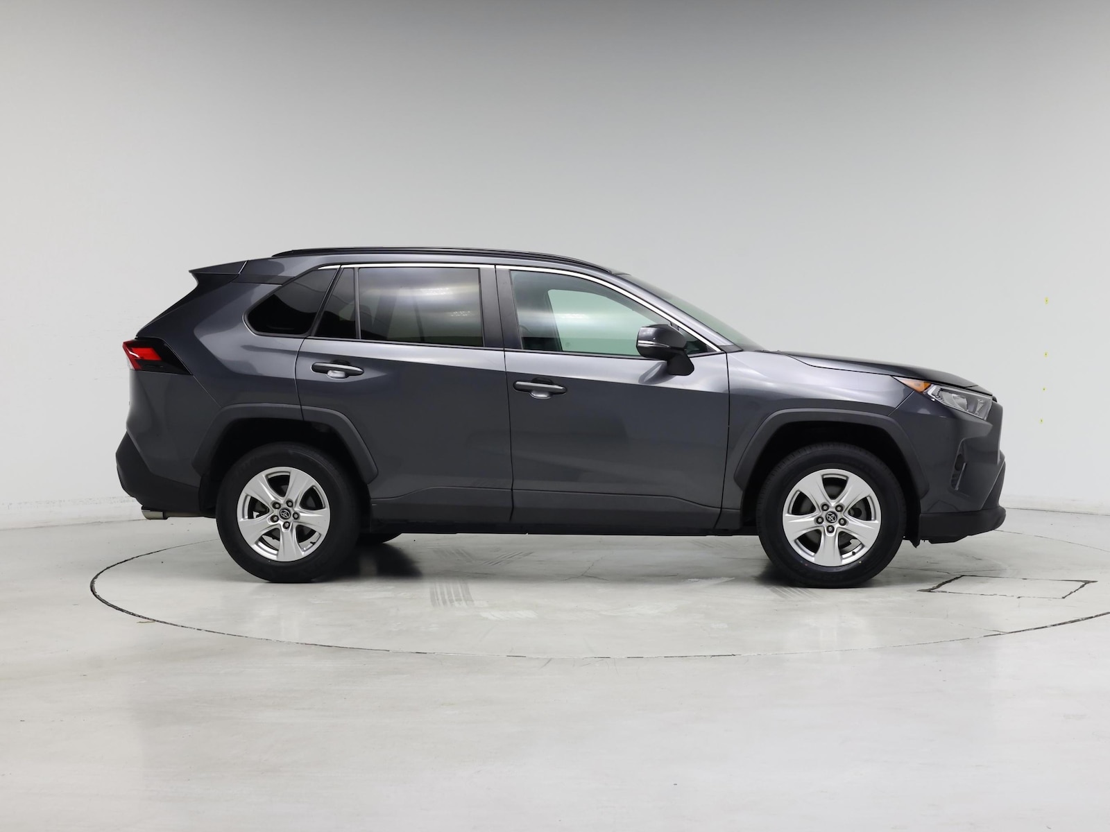 2020 Toyota RAV4 XLE - Photo 8