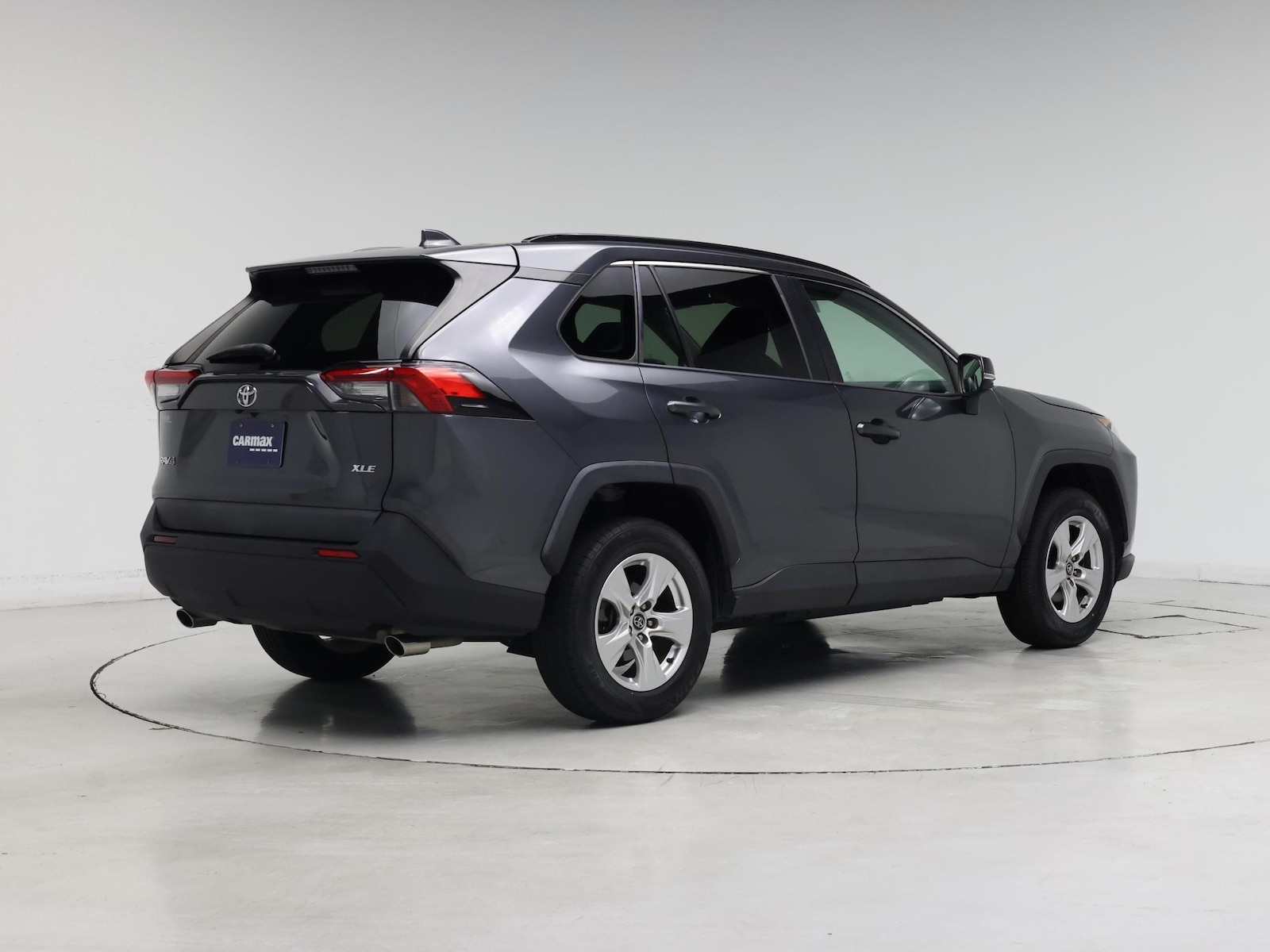 2020 Toyota RAV4 XLE - Photo 9