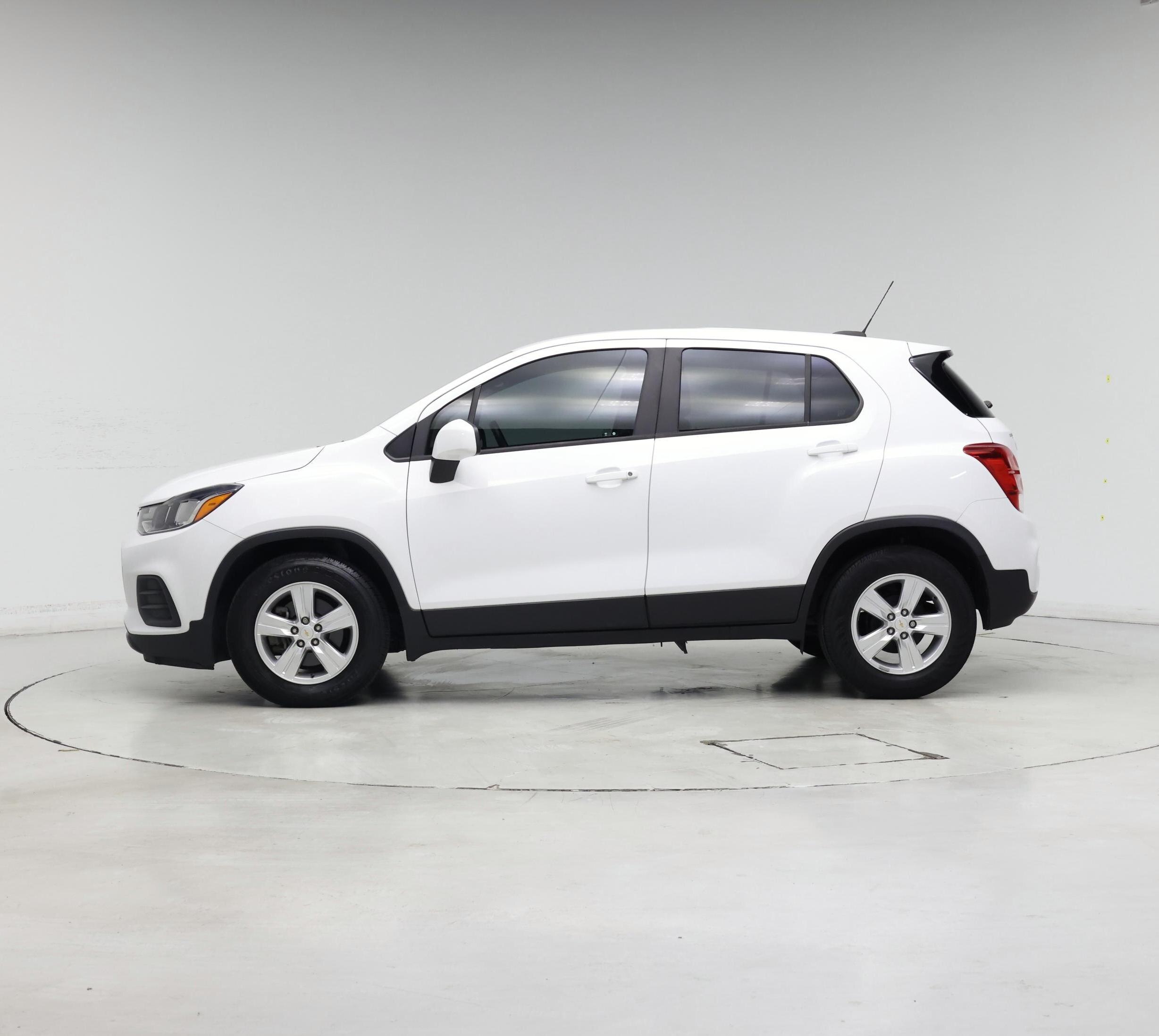 Thumbnail: 2020 Chevrolet Trax - 3