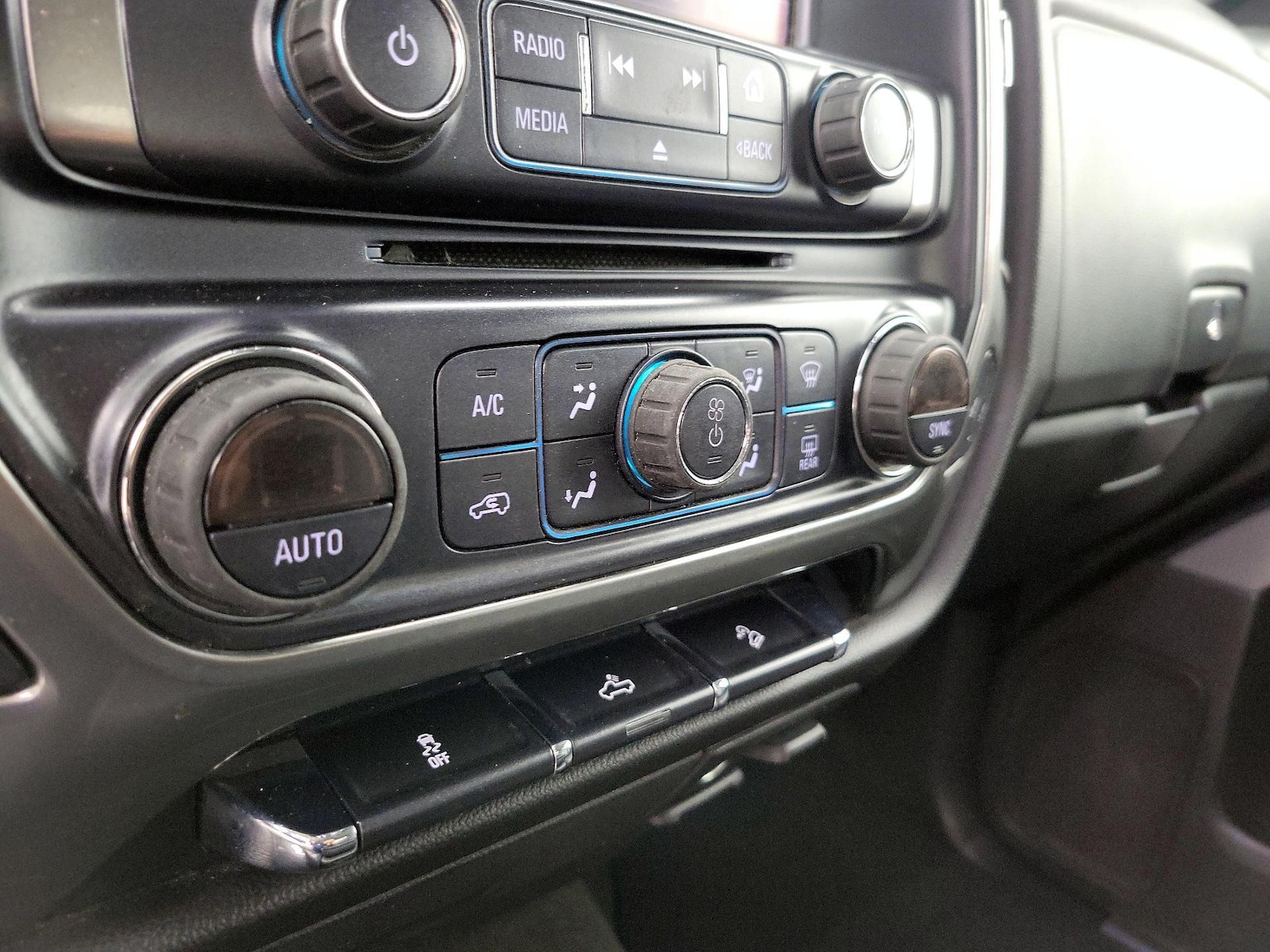 2018 Chevrolet Silverado 2500HD LT - Photo 17