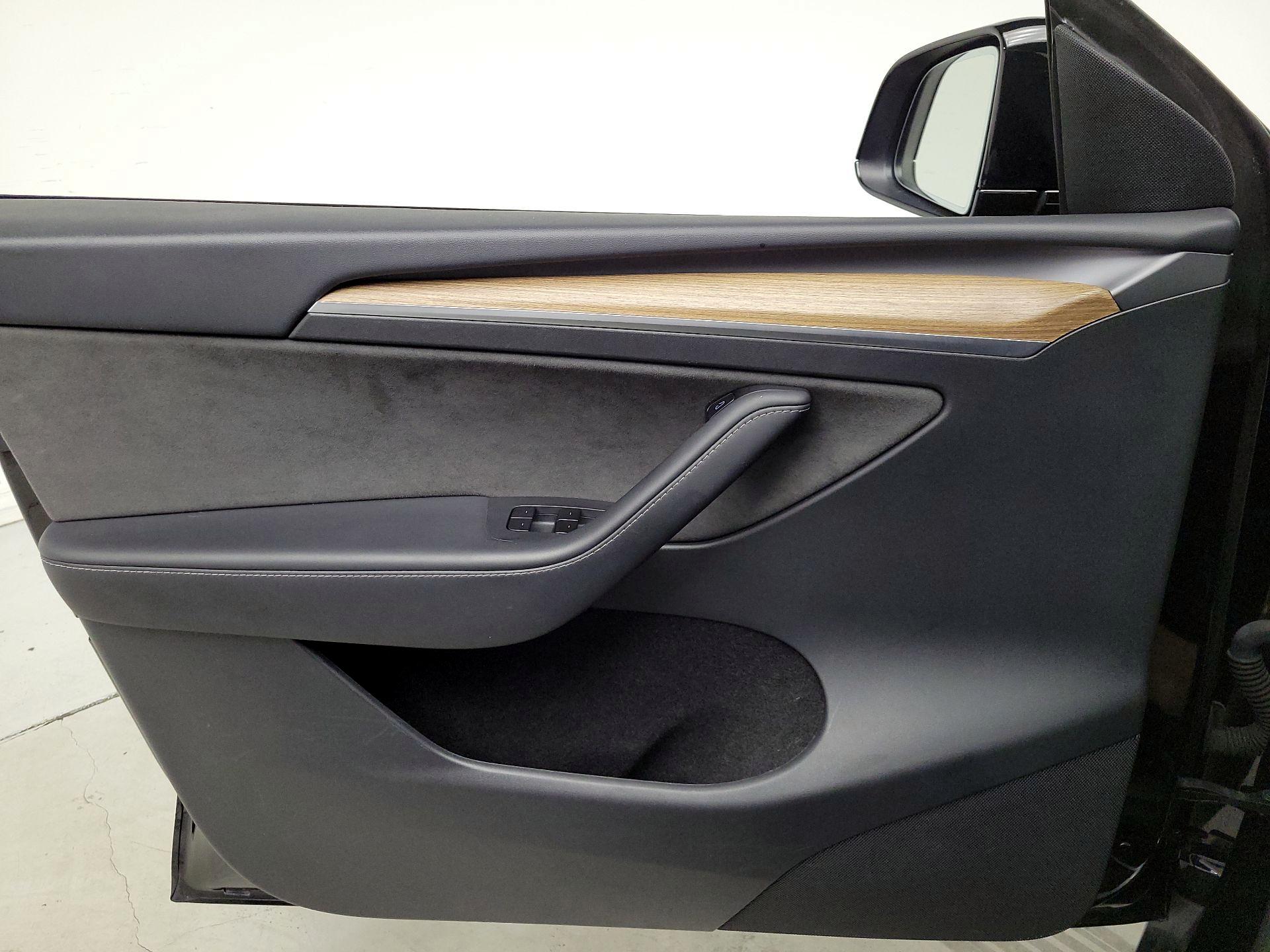 Thumbnail: 2025 Tesla Model Y - 12