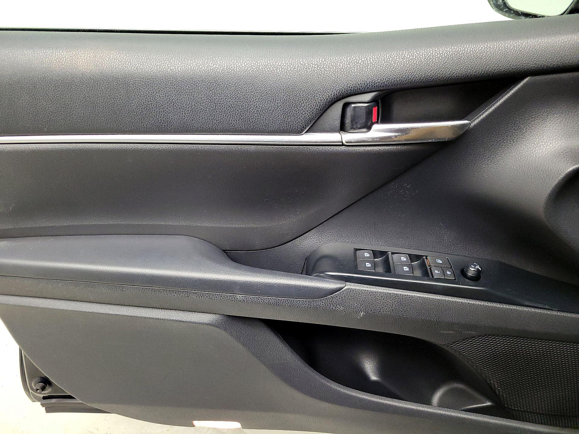 Thumbnail: 2019 Toyota Camry - 12