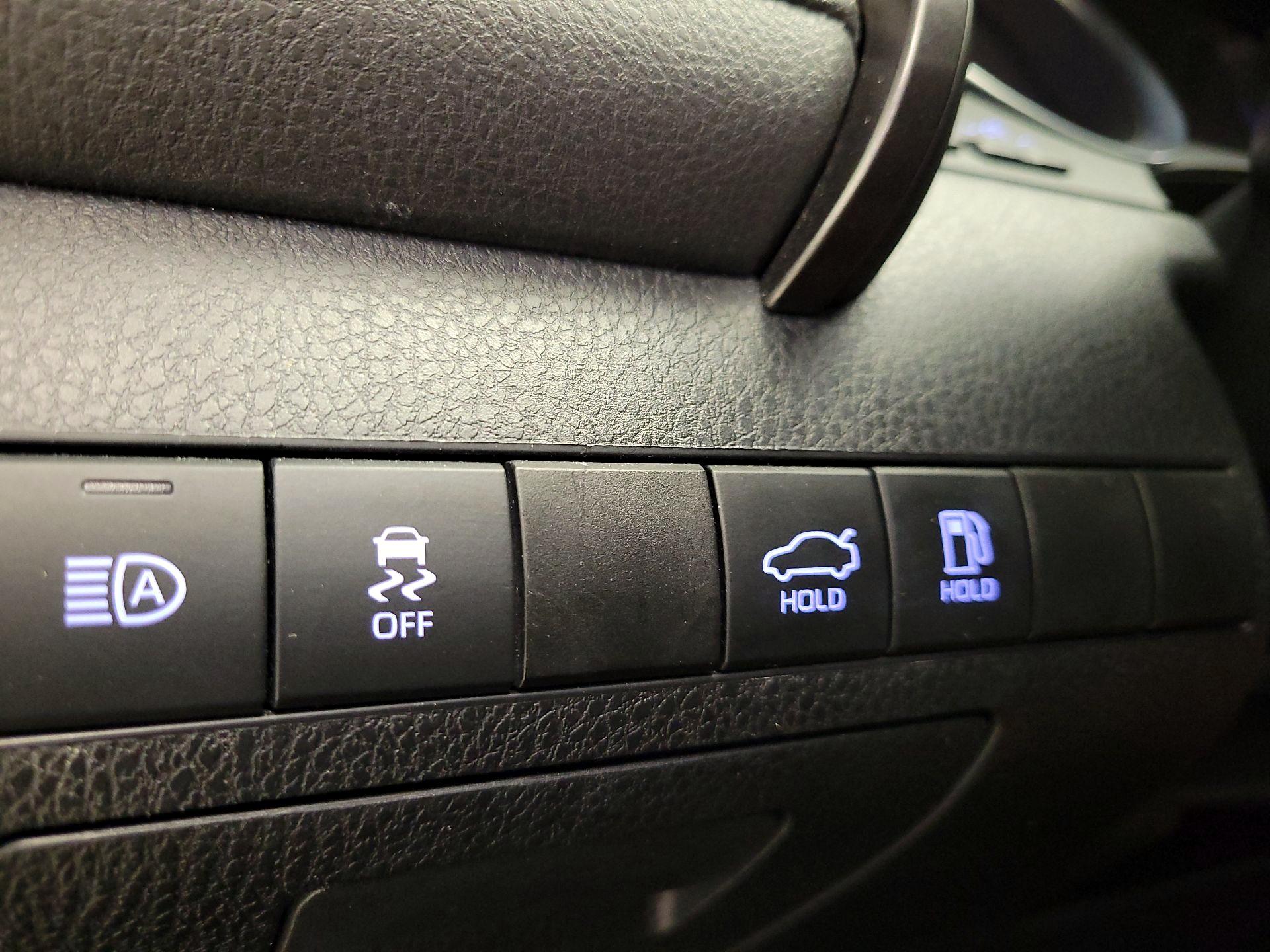 Thumbnail: 2019 Toyota Camry - 13