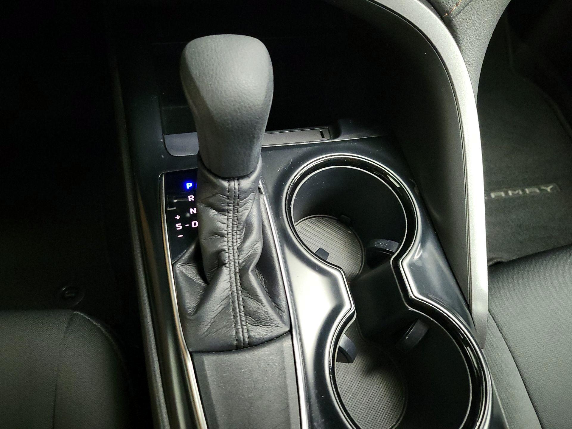 Thumbnail: 2019 Toyota Camry - 17