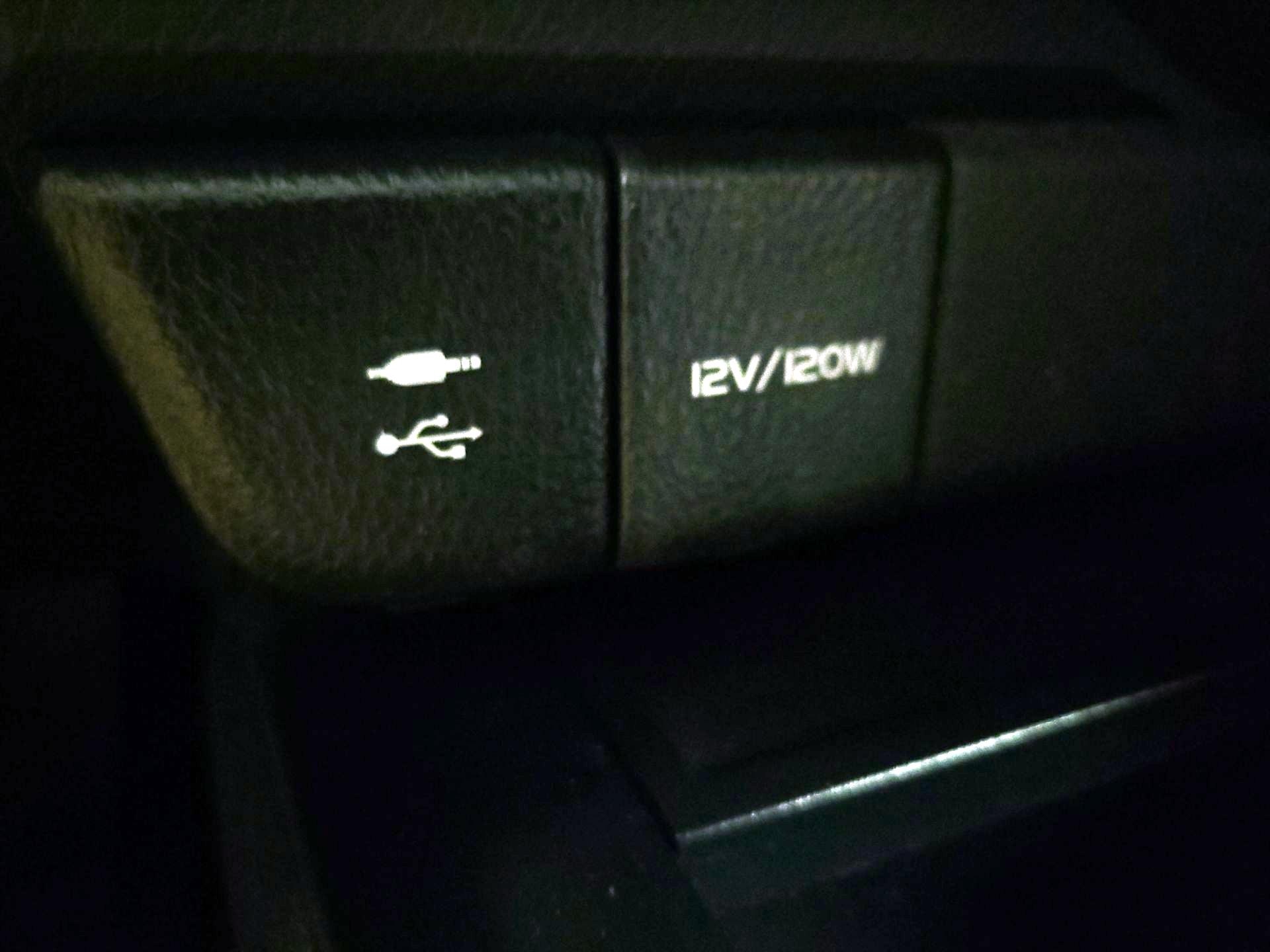 Thumbnail: 2019 Toyota Camry - 18