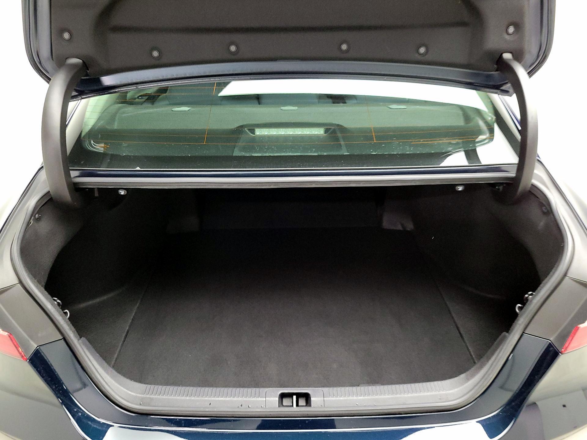 Thumbnail: 2019 Toyota Camry - 20