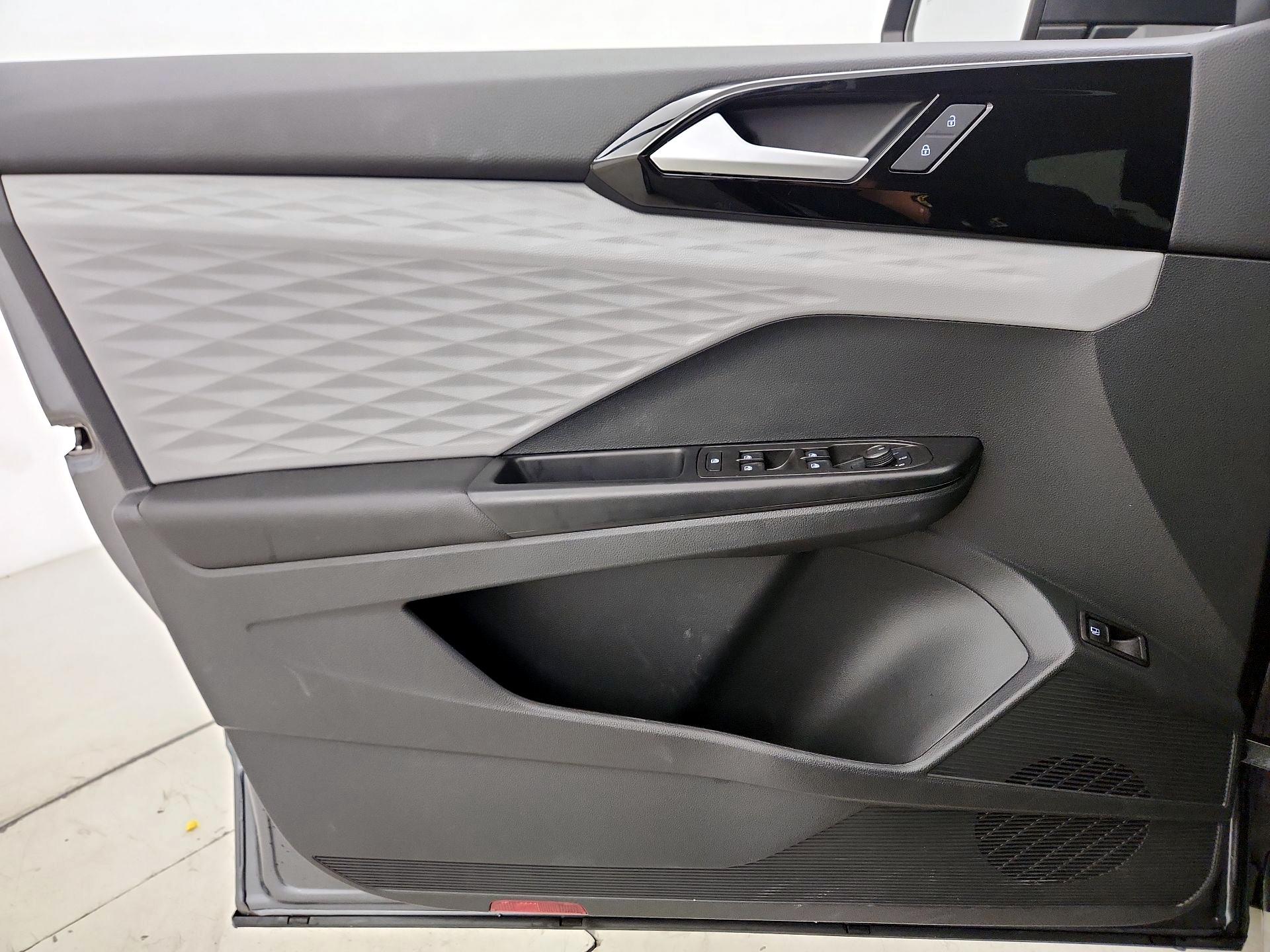 Thumbnail: 2023 Volkswagen Taos - 12
