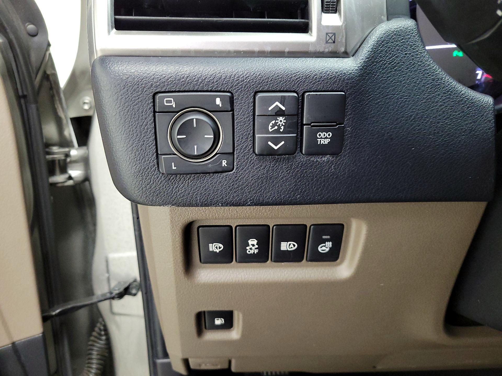 Thumbnail: 2023 Lexus GX - 13