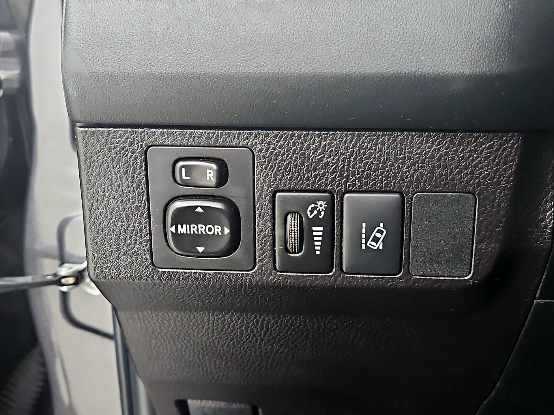 Thumbnail: 2018 Toyota RAV4 - 13