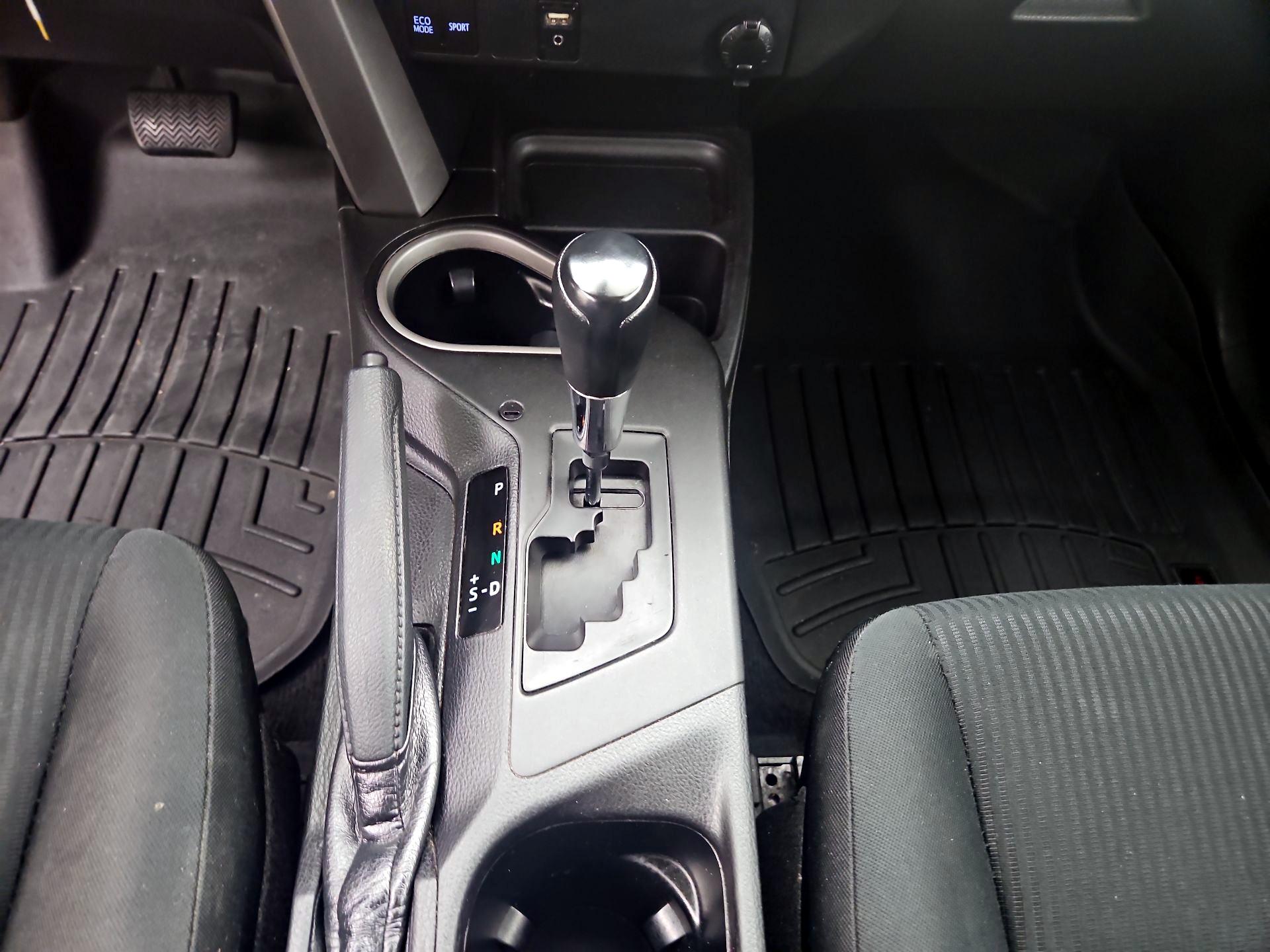 Thumbnail: 2018 Toyota RAV4 - 17