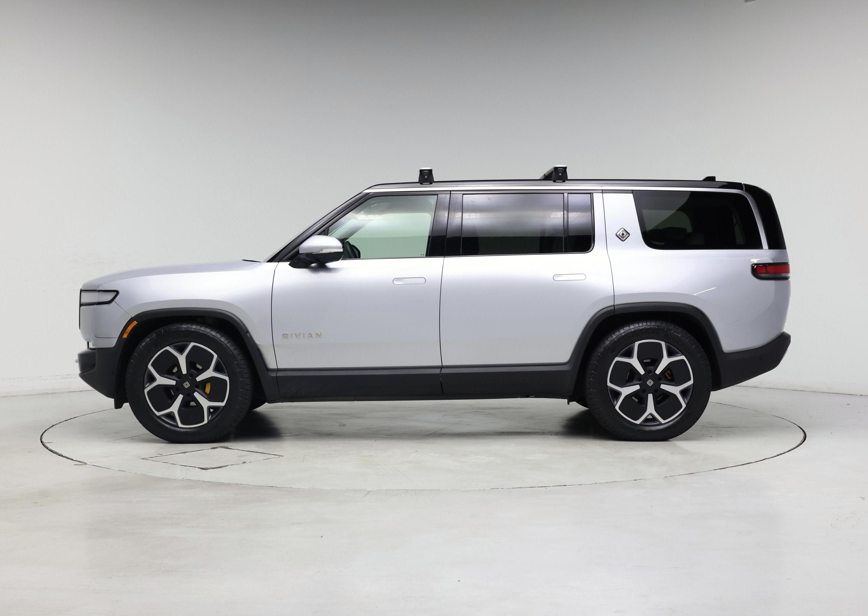 Thumbnail: 2023 Rivian R1S - 3