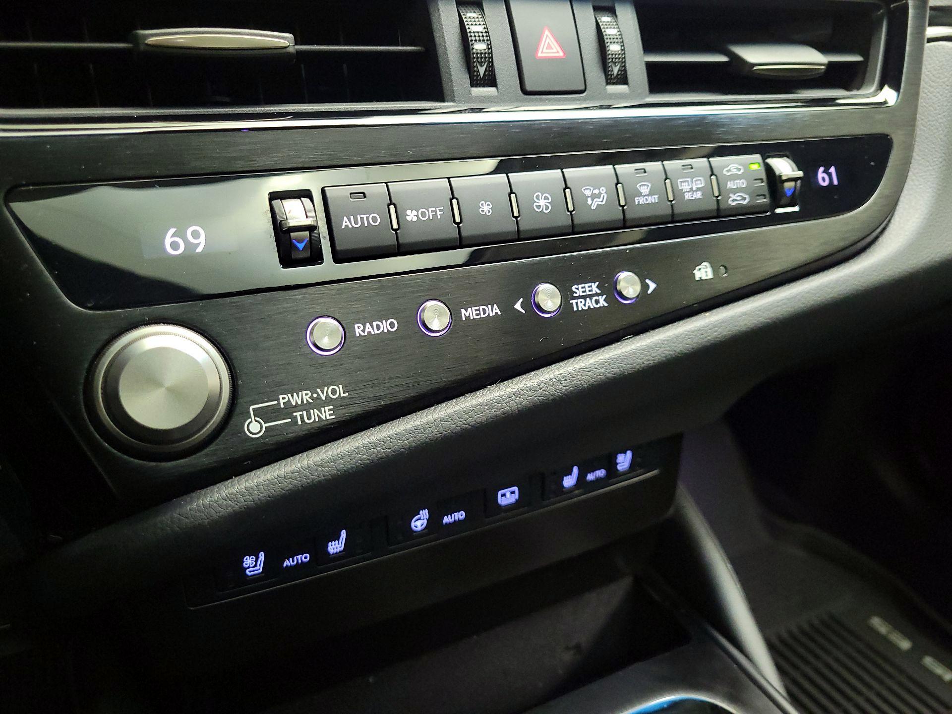 Thumbnail: 2024 Lexus ES - 17