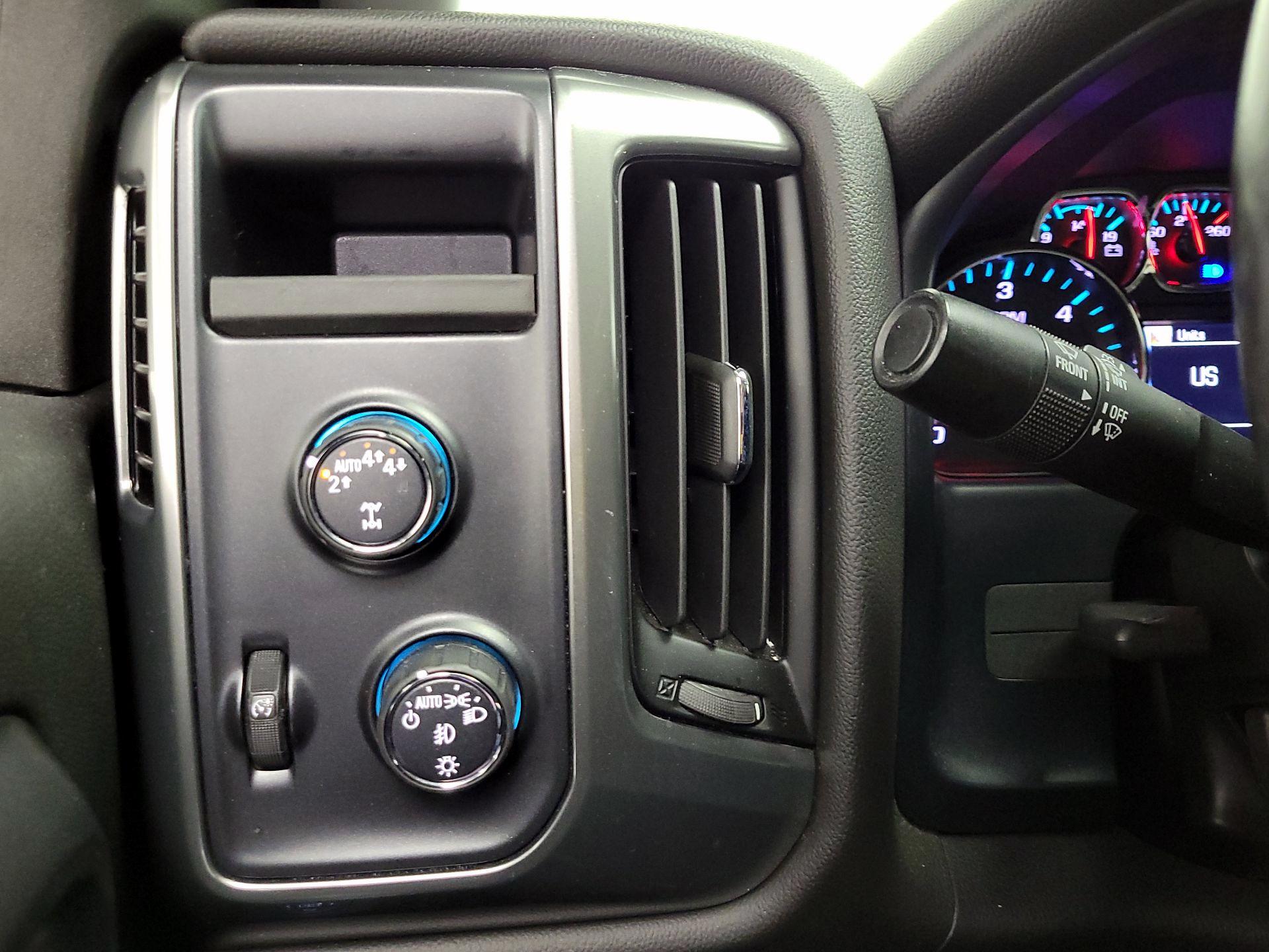 Thumbnail: 2018 Chevrolet Silverado 1500 - 13