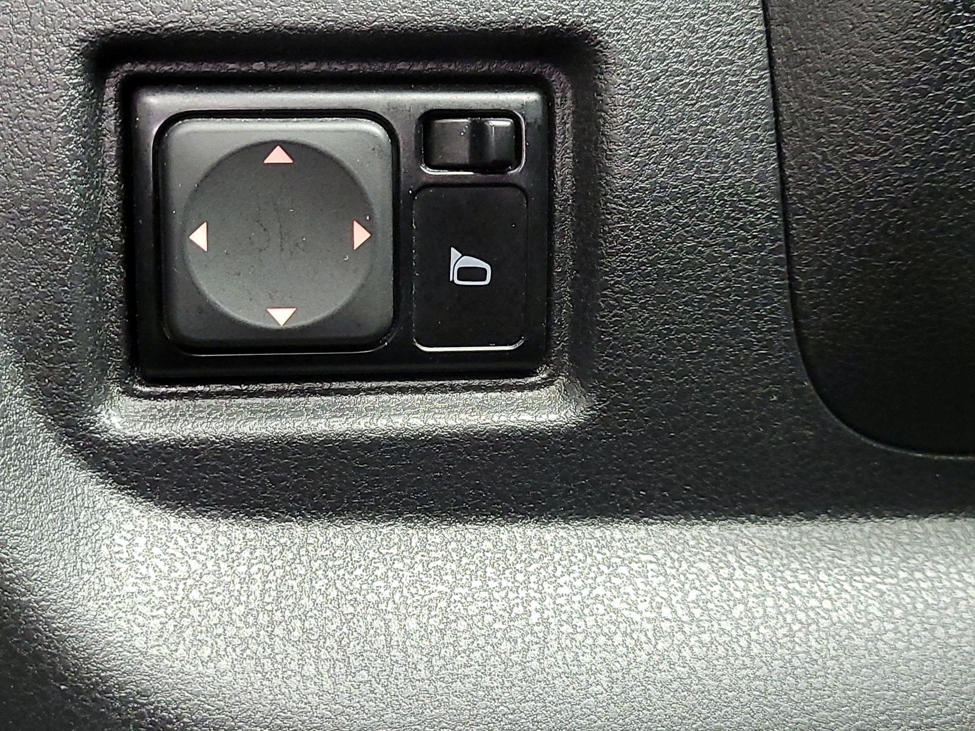 Thumbnail: 2016 Nissan Versa Note - 13