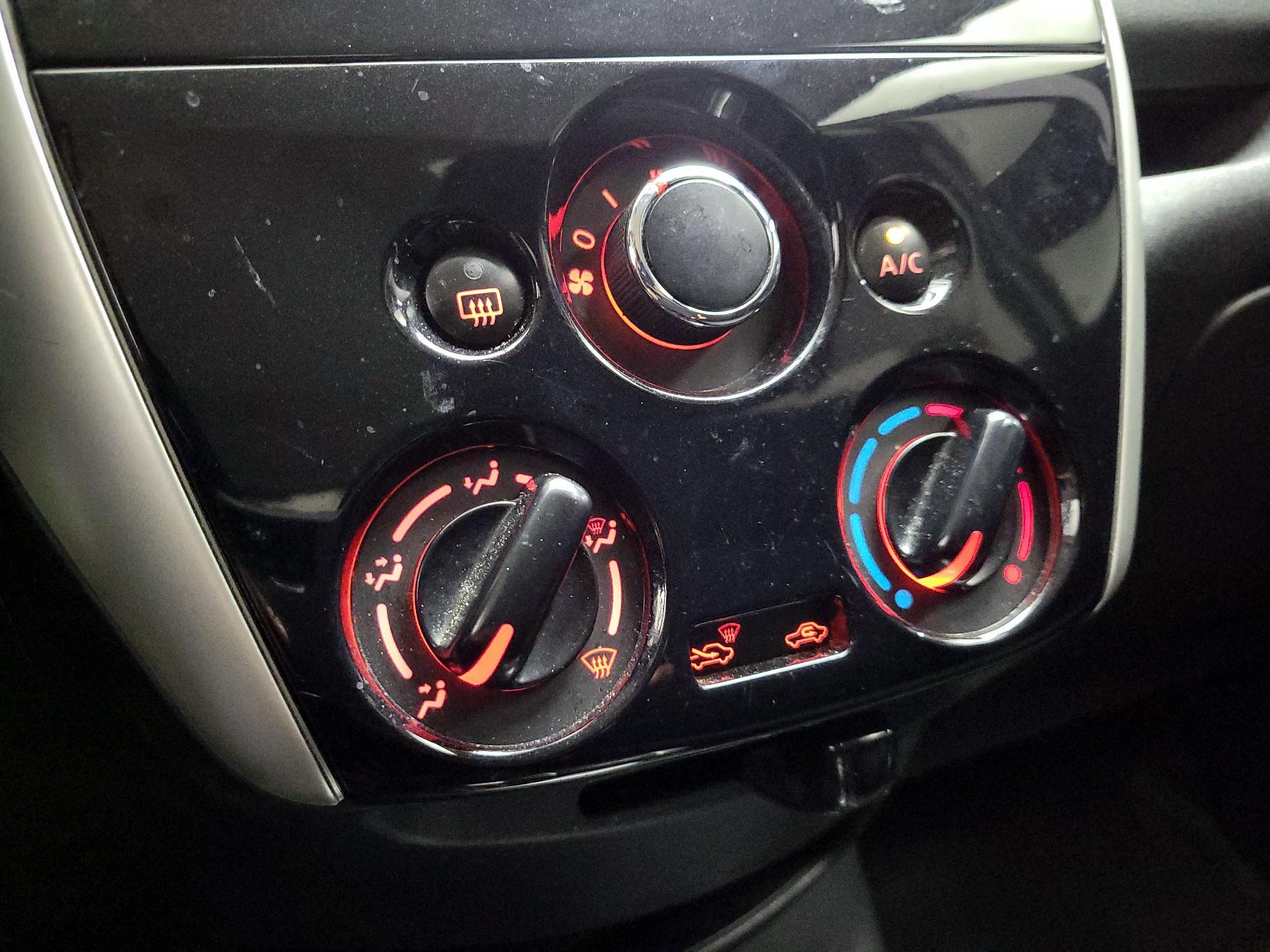 Thumbnail: 2016 Nissan Versa Note - 16