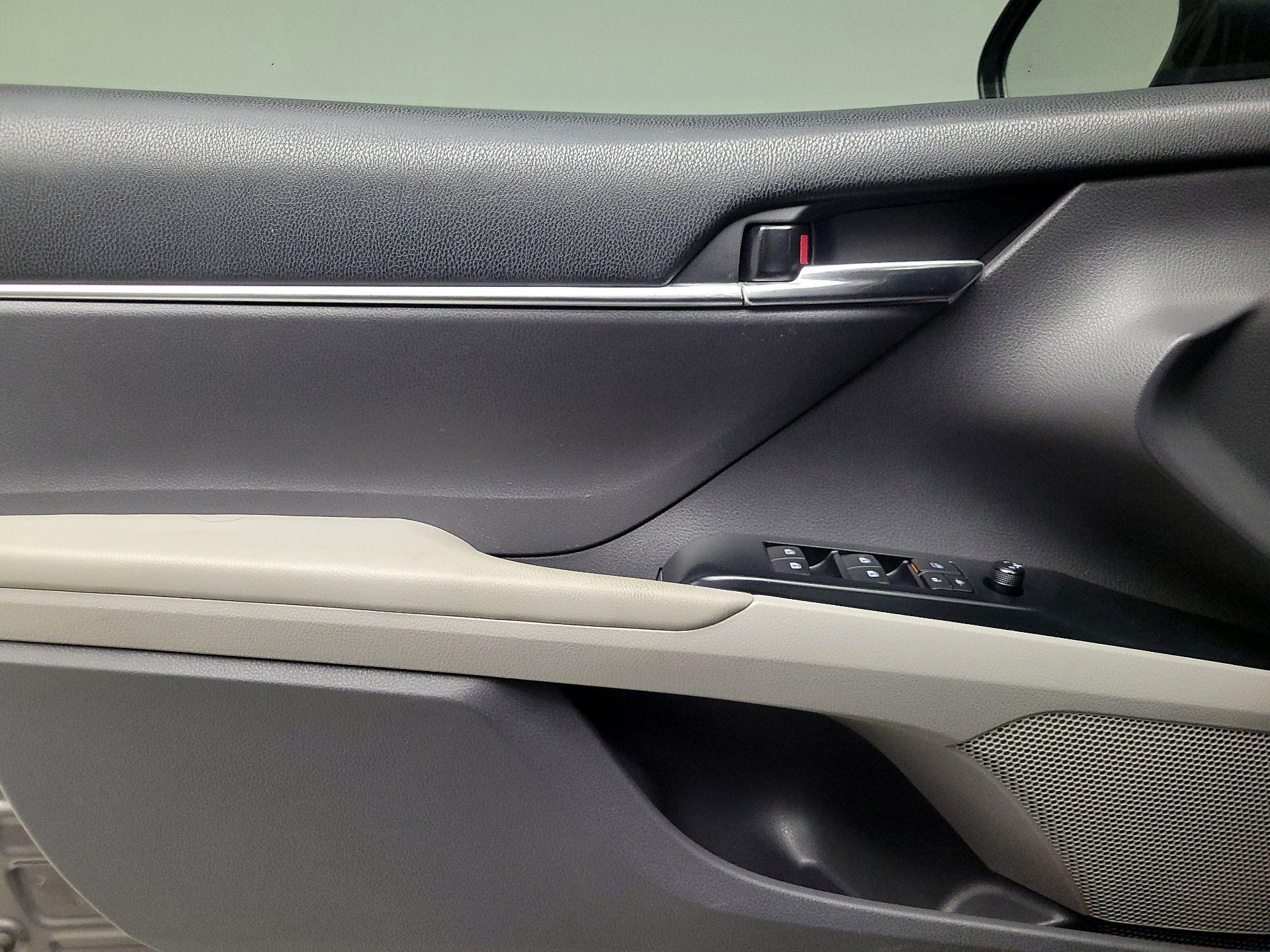 Thumbnail: 2019 Toyota Camry - 12