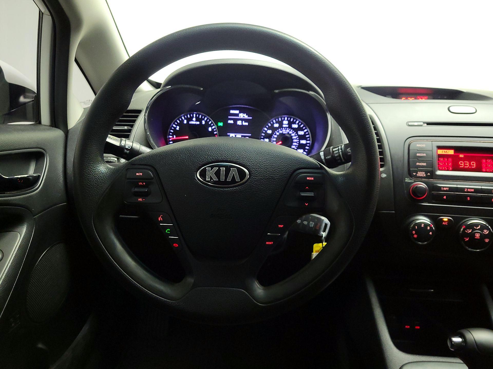 Thumbnail: 2016 Kia Forte - 10