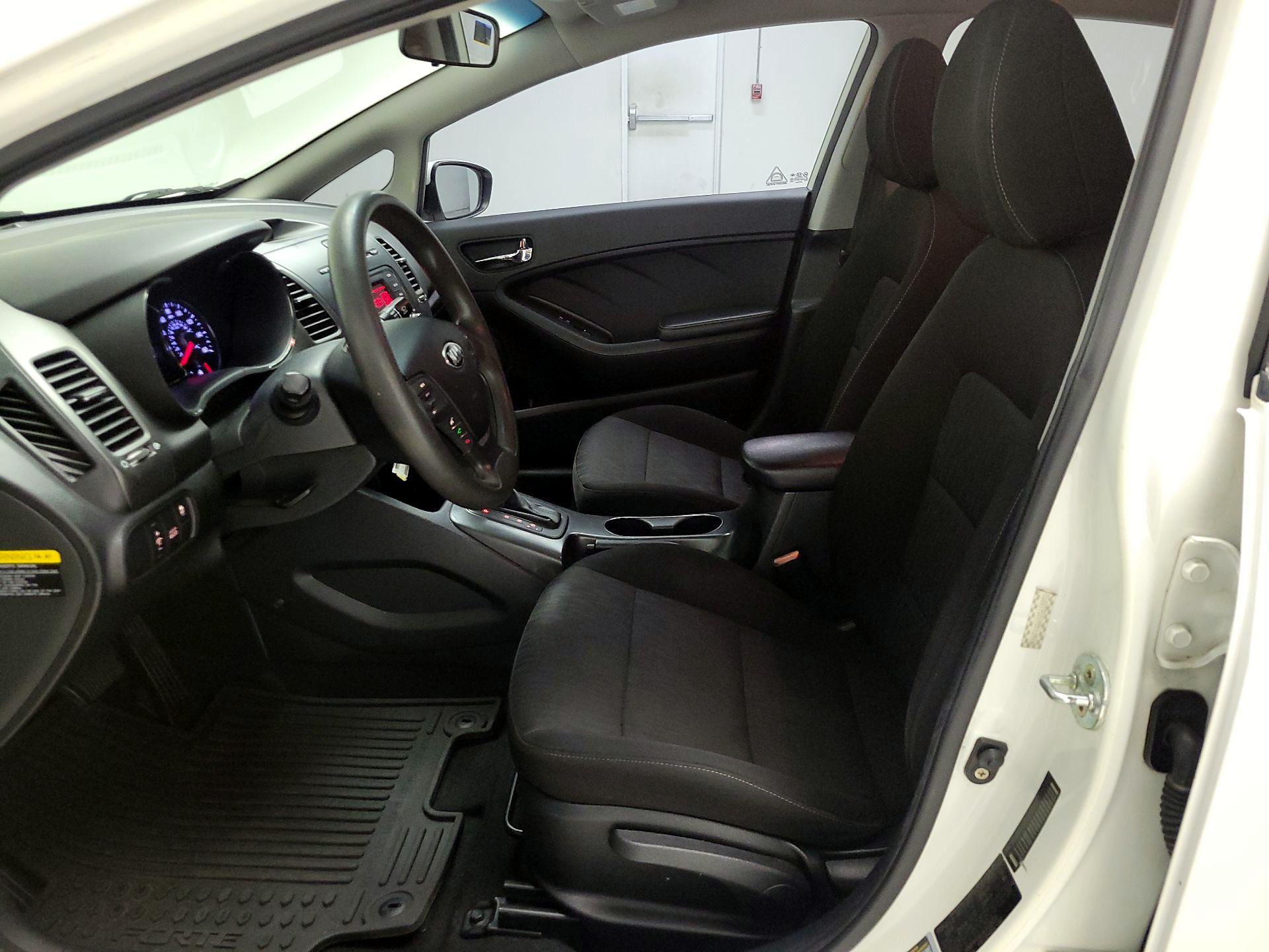 Thumbnail: 2016 Kia Forte - 11