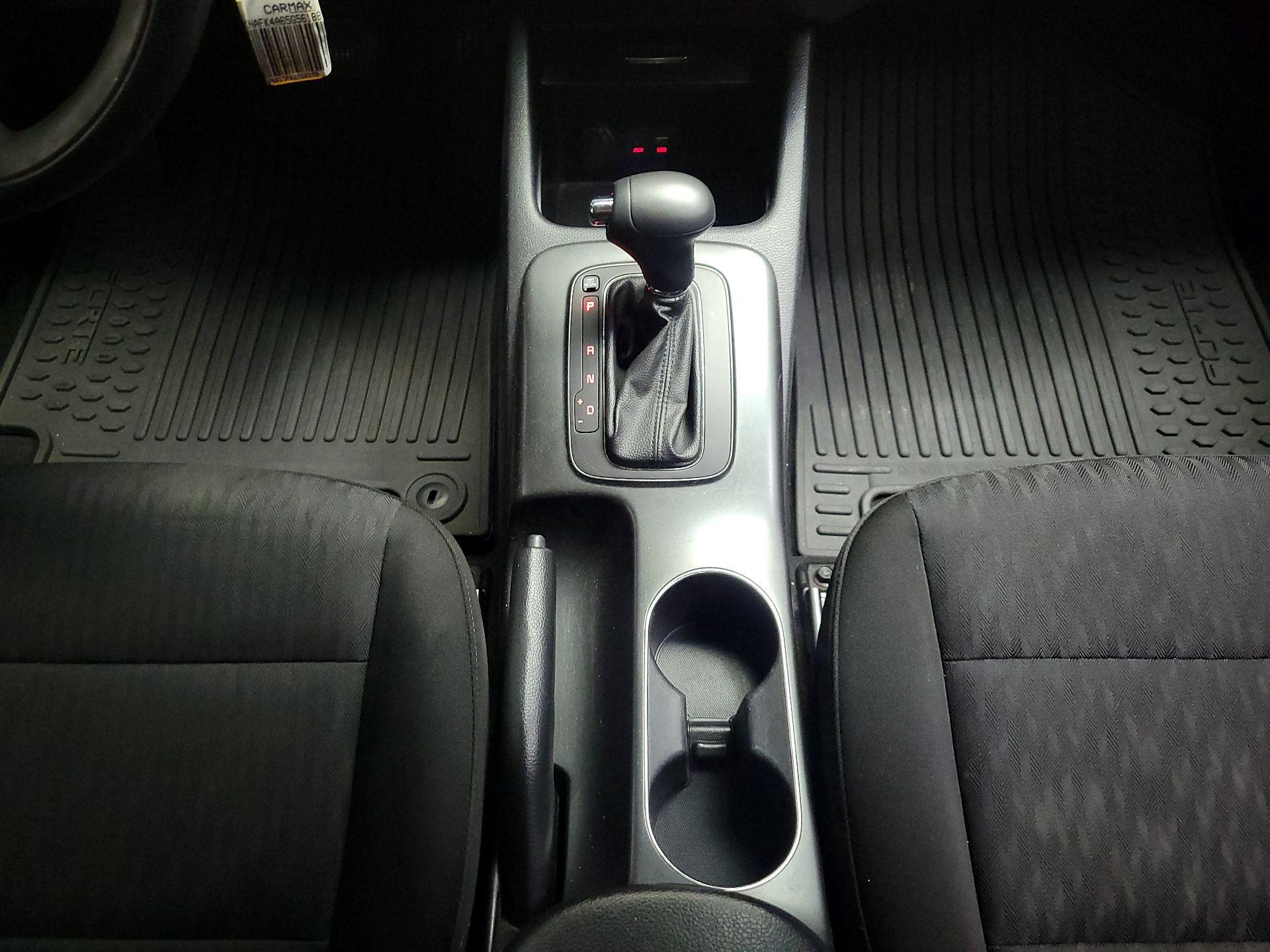 Thumbnail: 2016 Kia Forte - 16